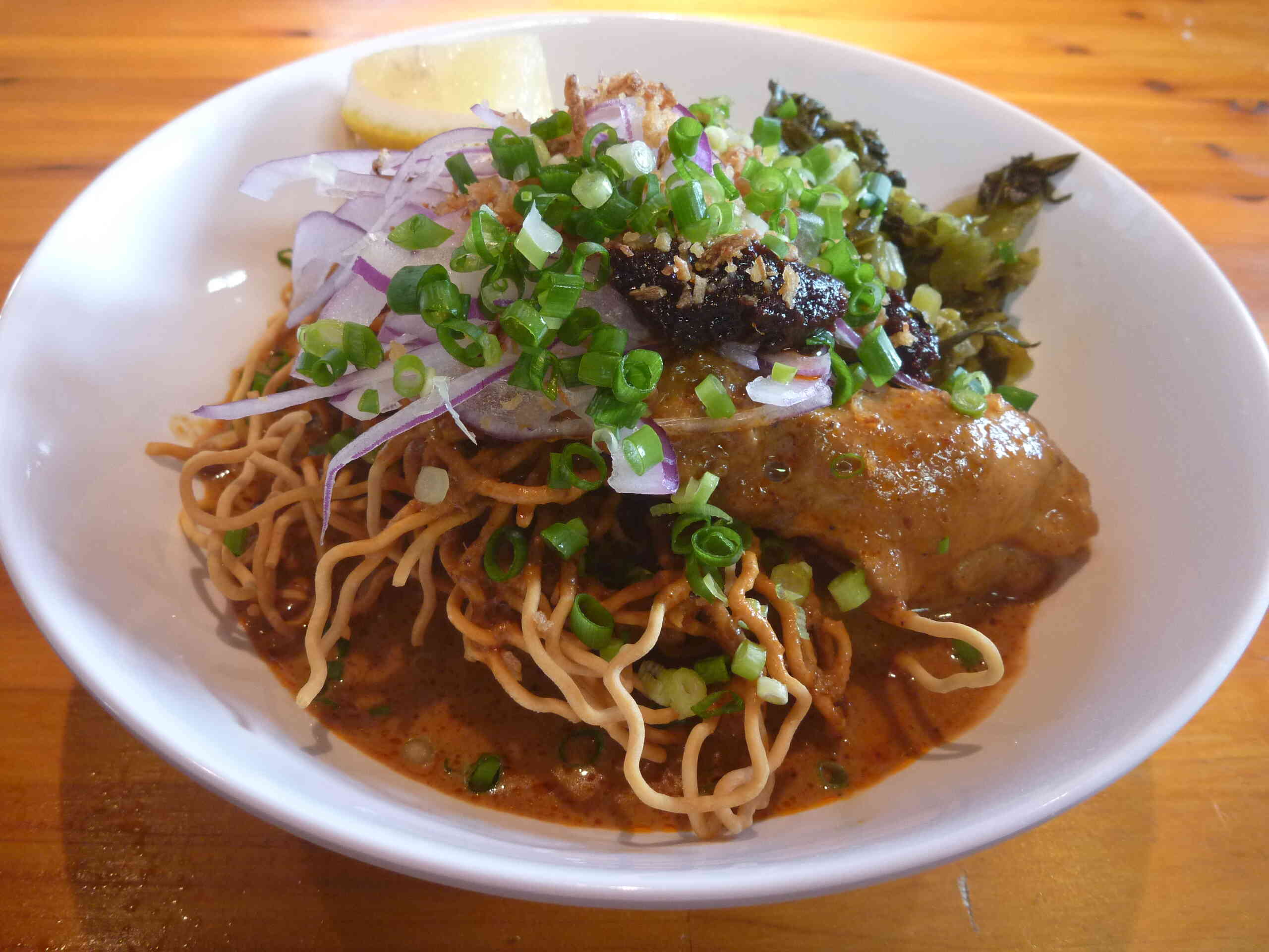 タイ風ラーメンの「カオソーイ」