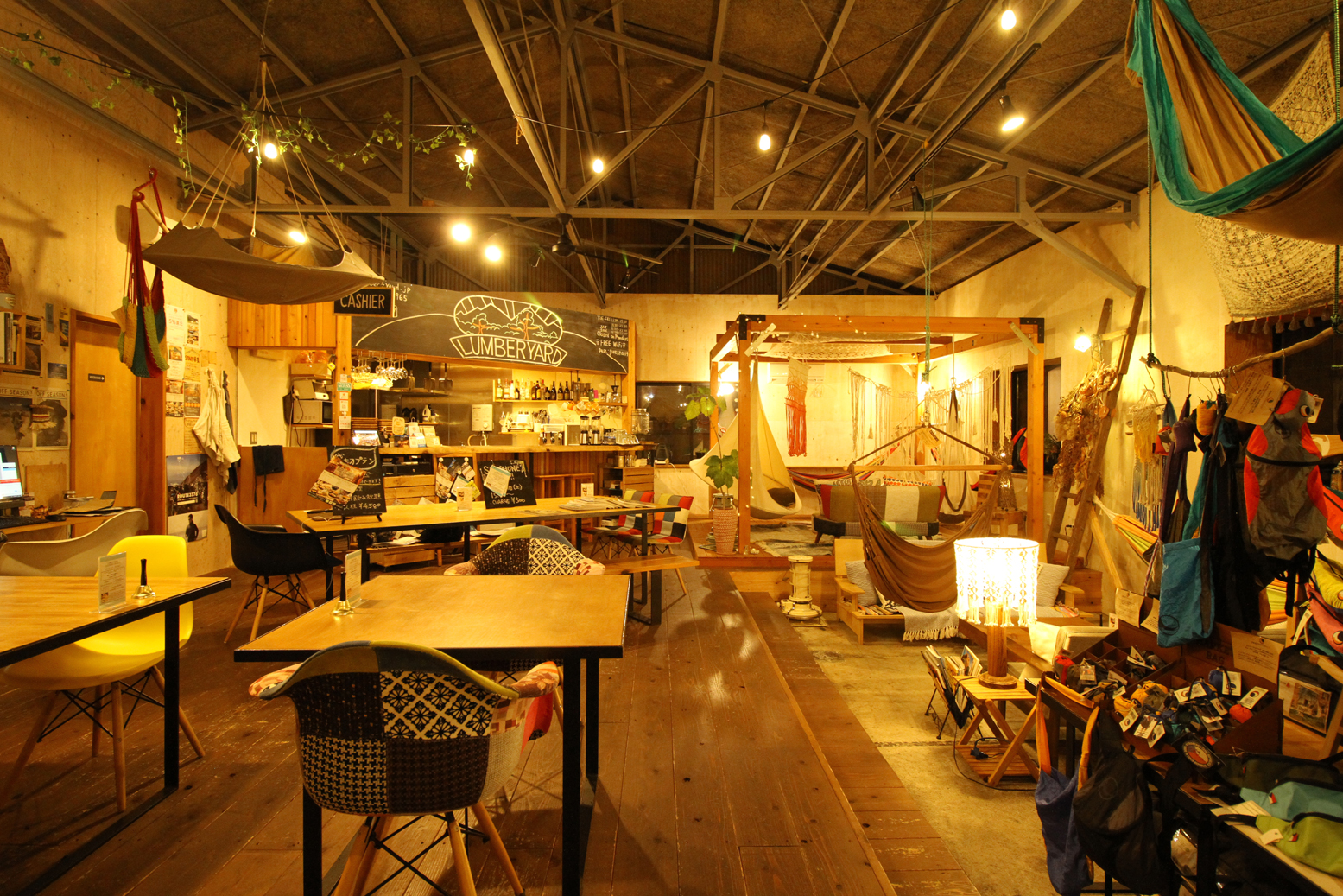 築50年の倉庫をリノベーションしたカフェです。