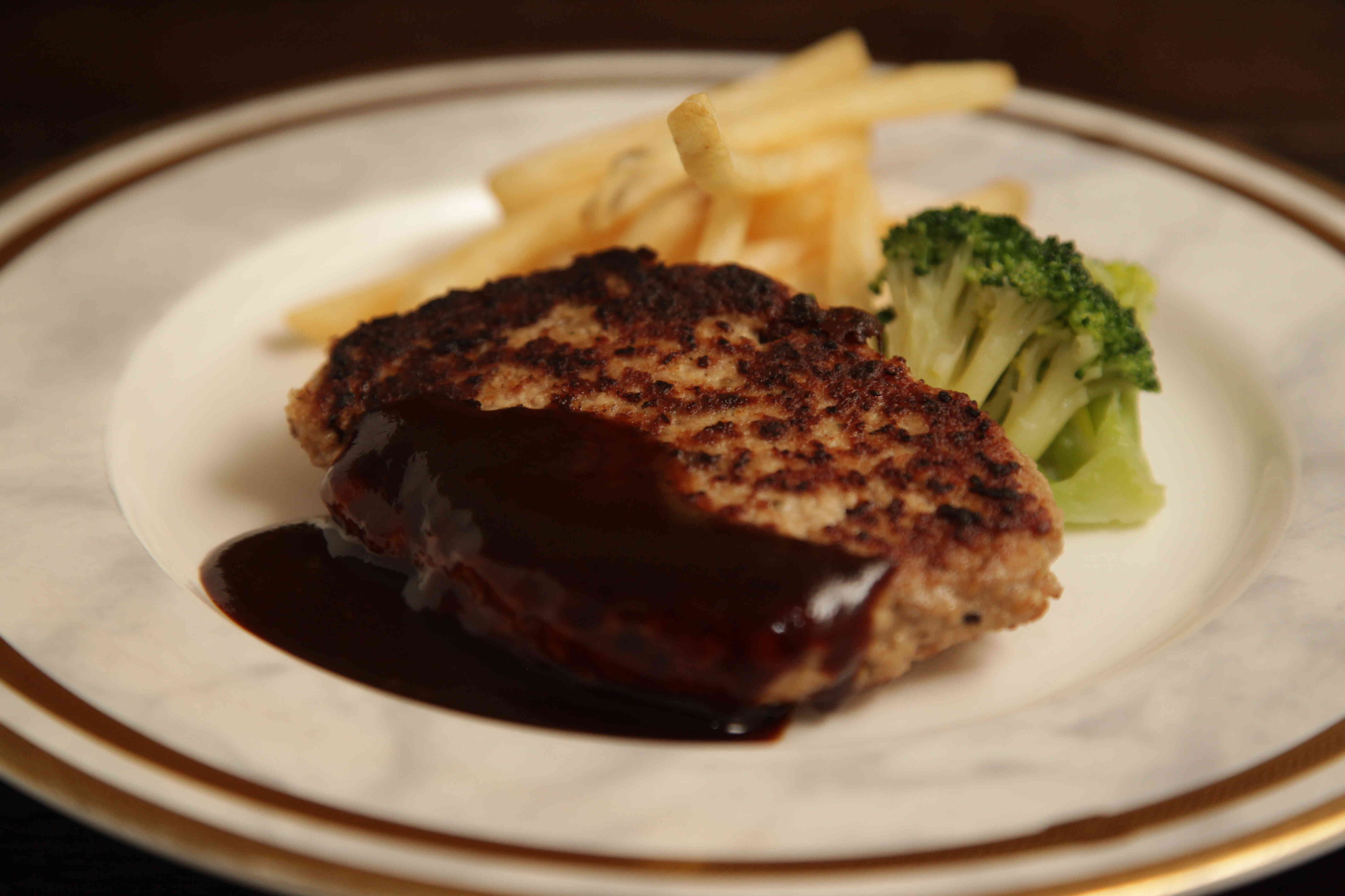 ランチ一番人気メニューの「ハンバーグ」です。(700円)
