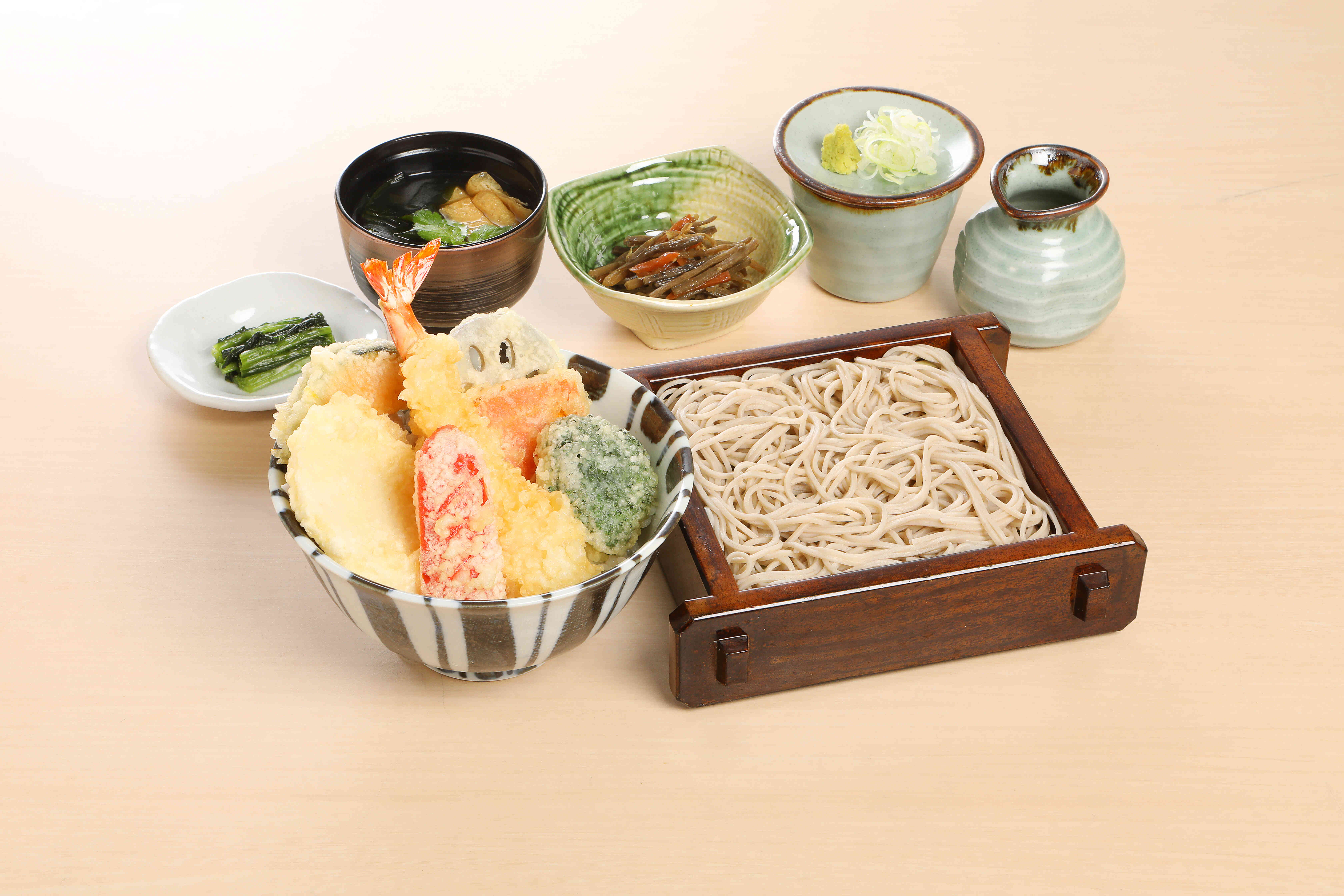 こちらも人気！海老と旬野菜の天丼御膳