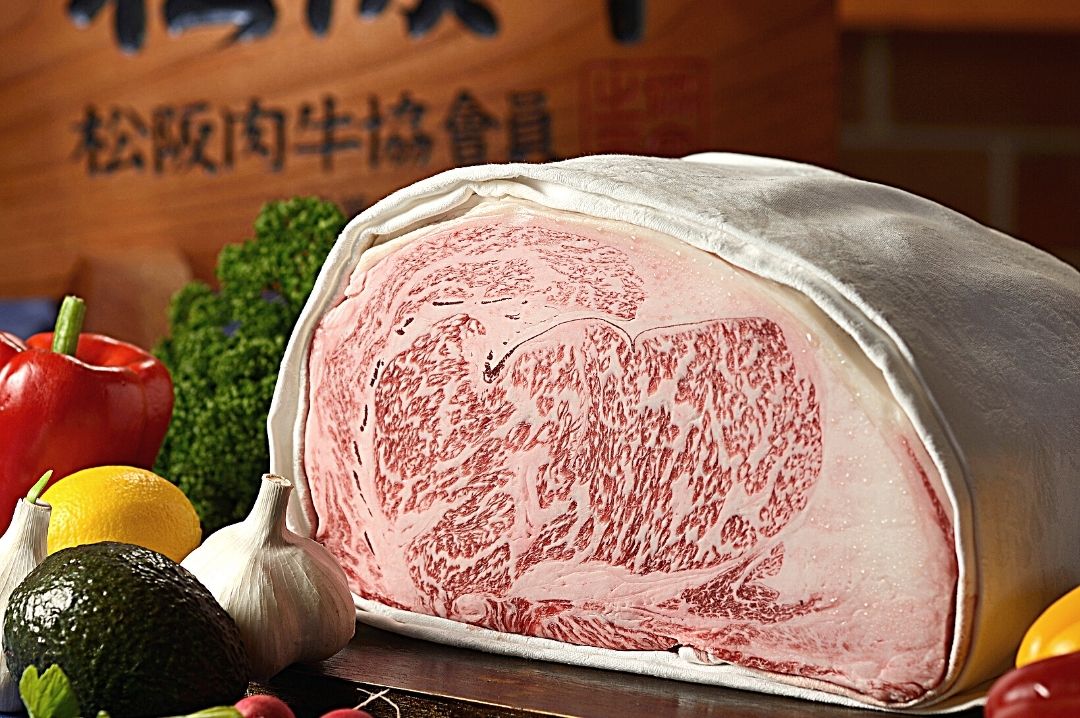 松阪牛・静岡和牛など、優れた肉を厳選し、お客様に提供しております。