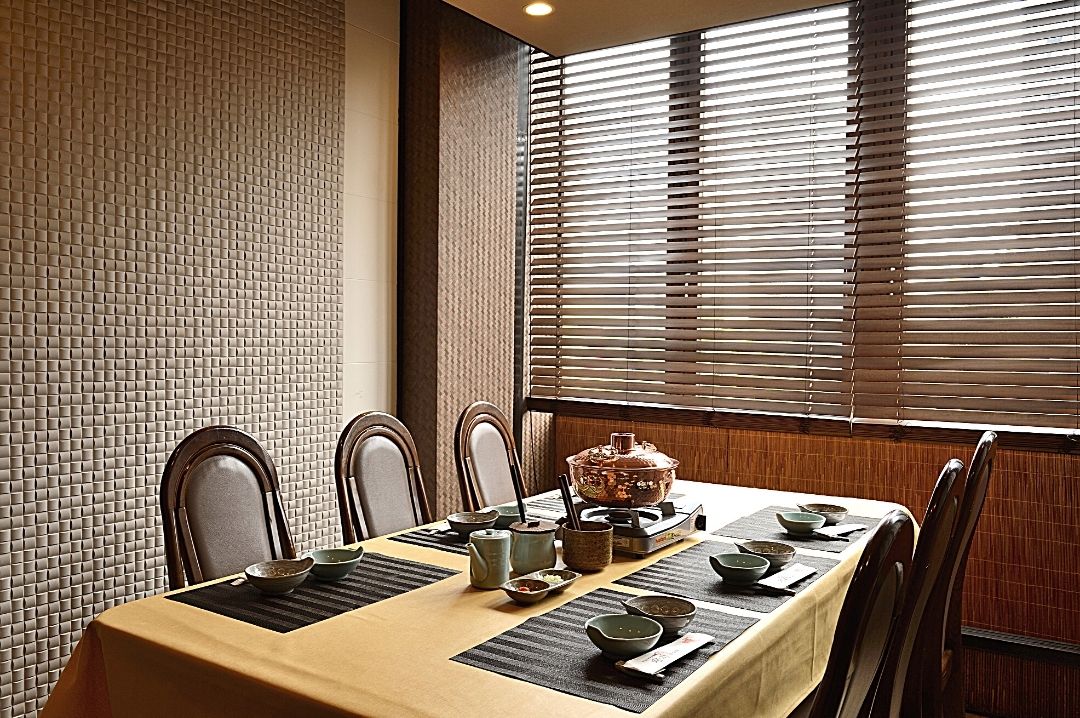 テーブル席もございますので、ご希望がありましたらご予約の際お伝えください。