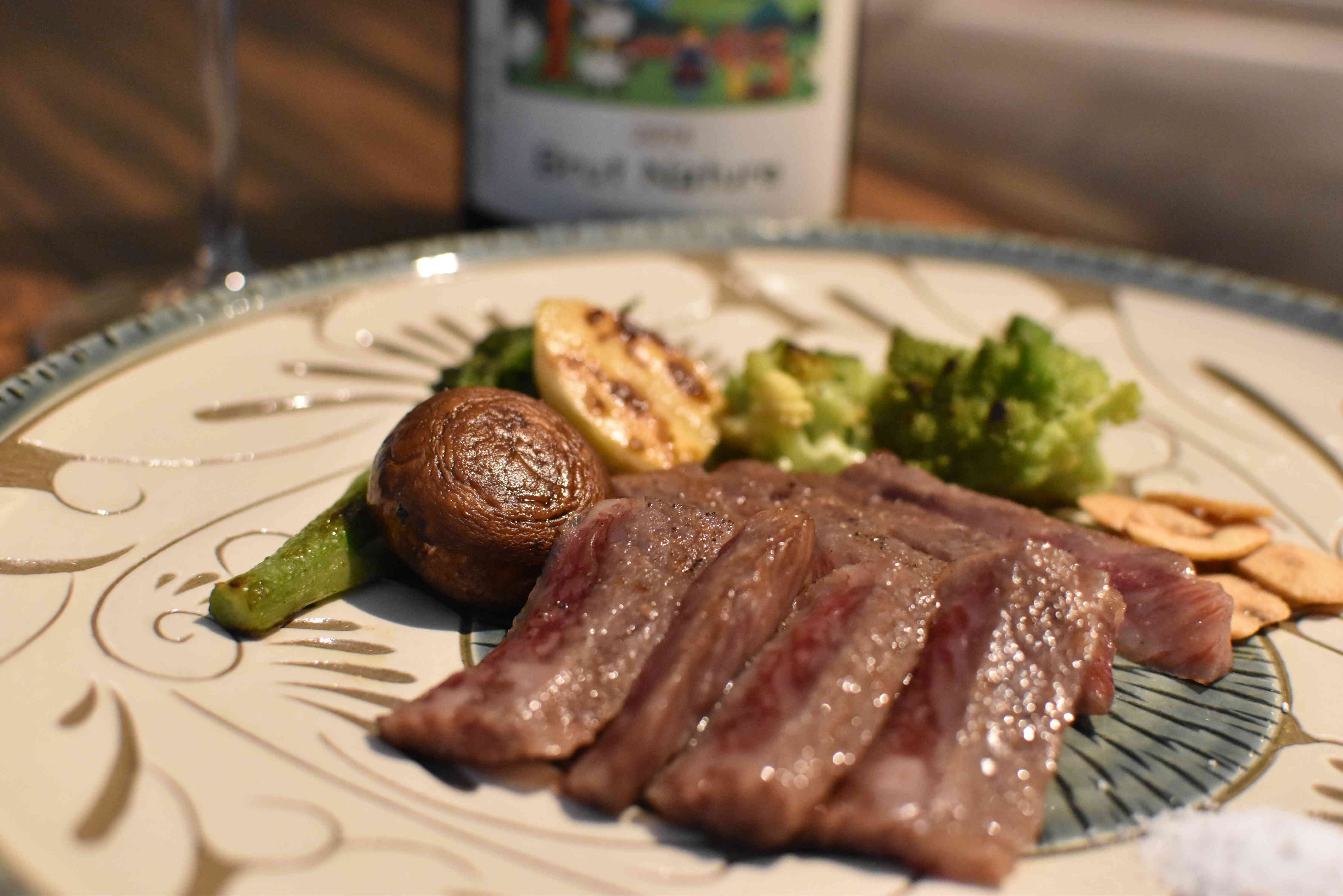 メインの厳選黒毛和牛のステーキ