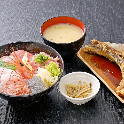 人気No1の日替わり海鮮丼です。日替わりで新鮮な魚をご用意しております。