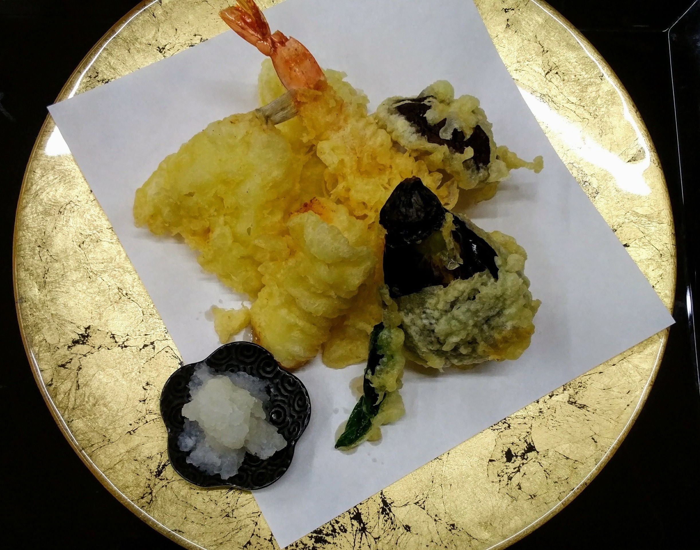 ごま油風味のサクサク感を味わってください。天ぷらはお好みで一品からご注文いただけます。