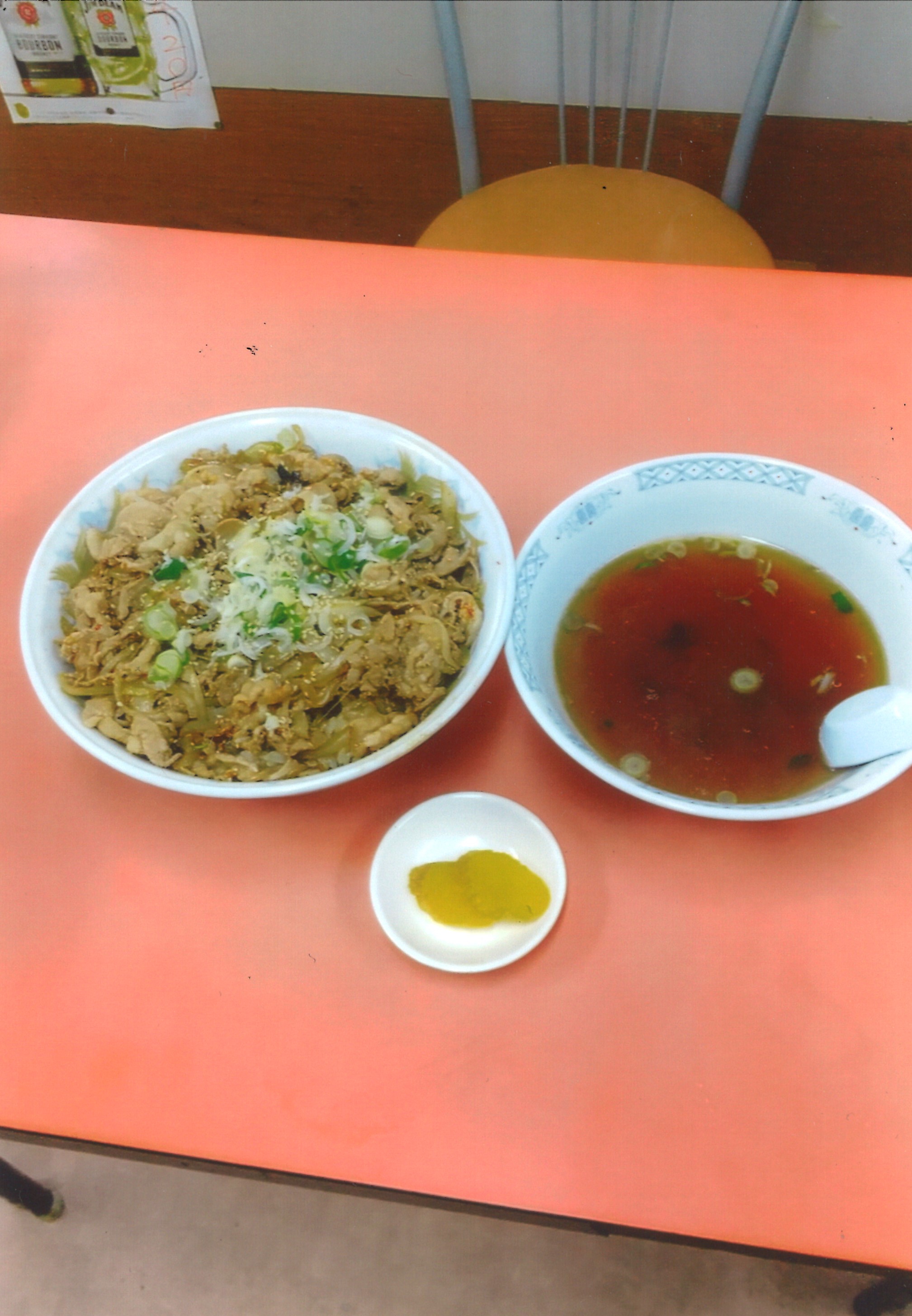 人気メニューの焼肉丼大盛 920円