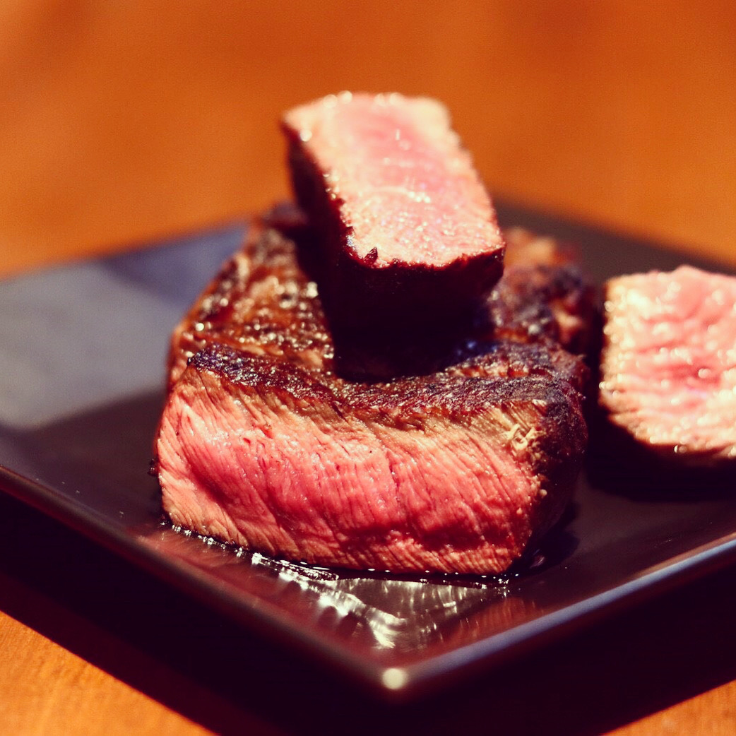 和牛赤身肉を最高な焼き加減で、ご賞味下さいませ！