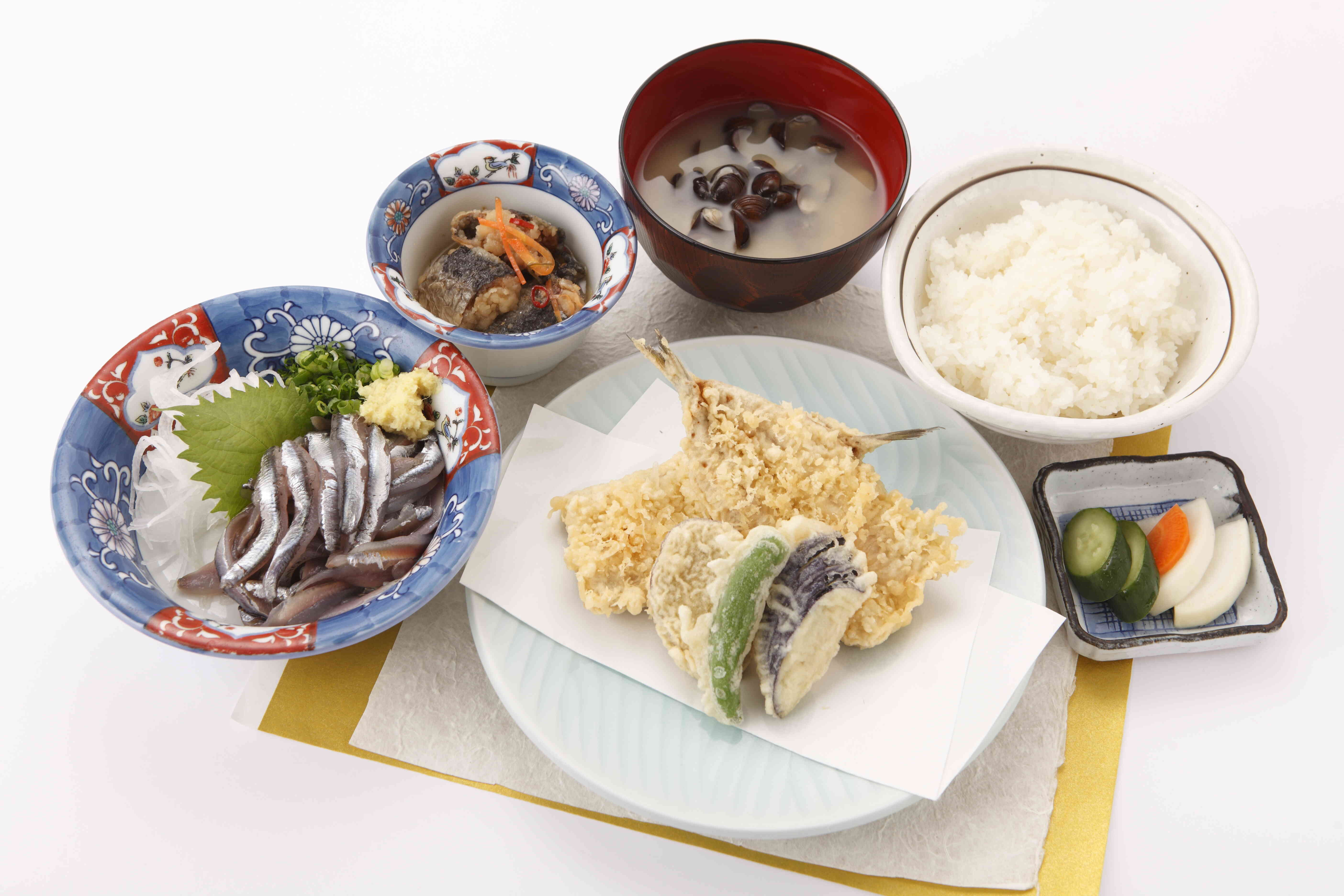 《大浜》(2，090円)
”定番 イワシの定食”で一番人気
