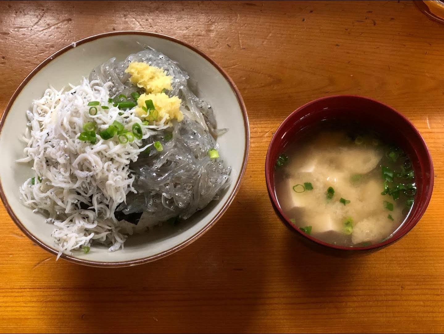 しらす丼(釜揚げしらすと生しらすのセパレート)