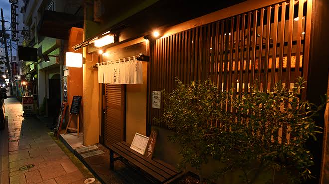 熱海駅からタクシーで12分
来宮駅から800m
熱海の隠れ家的居酒屋です。
