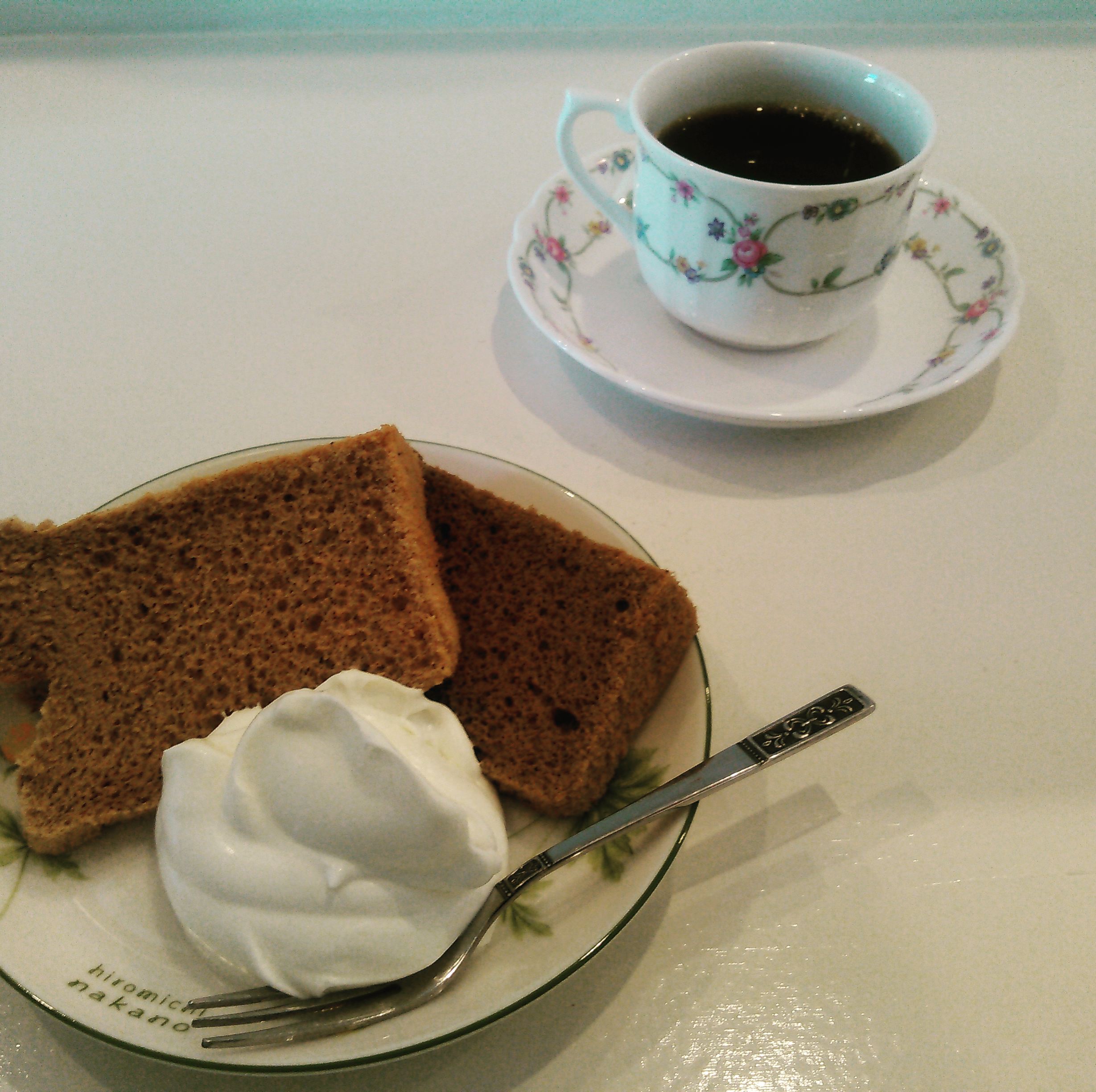 シフォンケーキ他その日のスイーツがございます