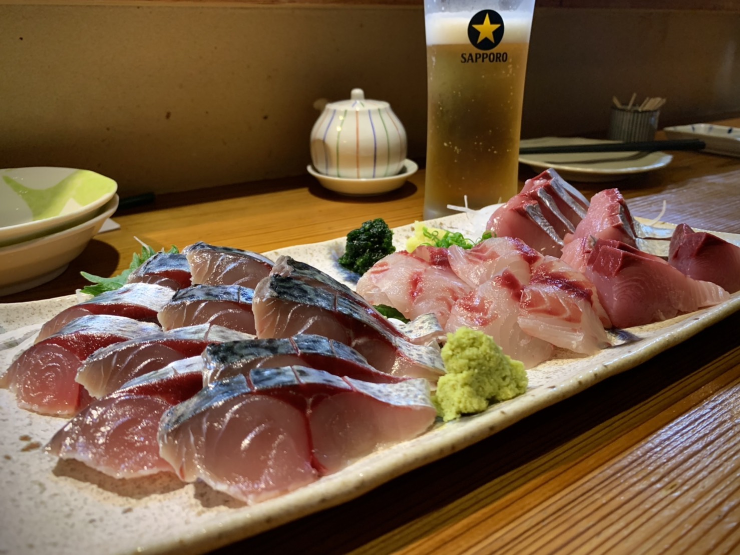 シメサバ　鯛　鰹の刺身の盛り合わせ