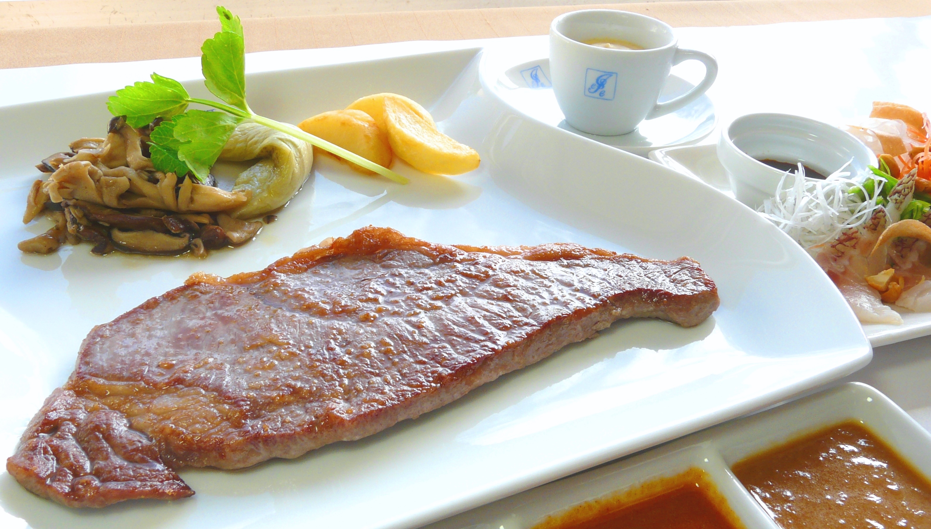 国産サーロインステーキを使用したランチ
