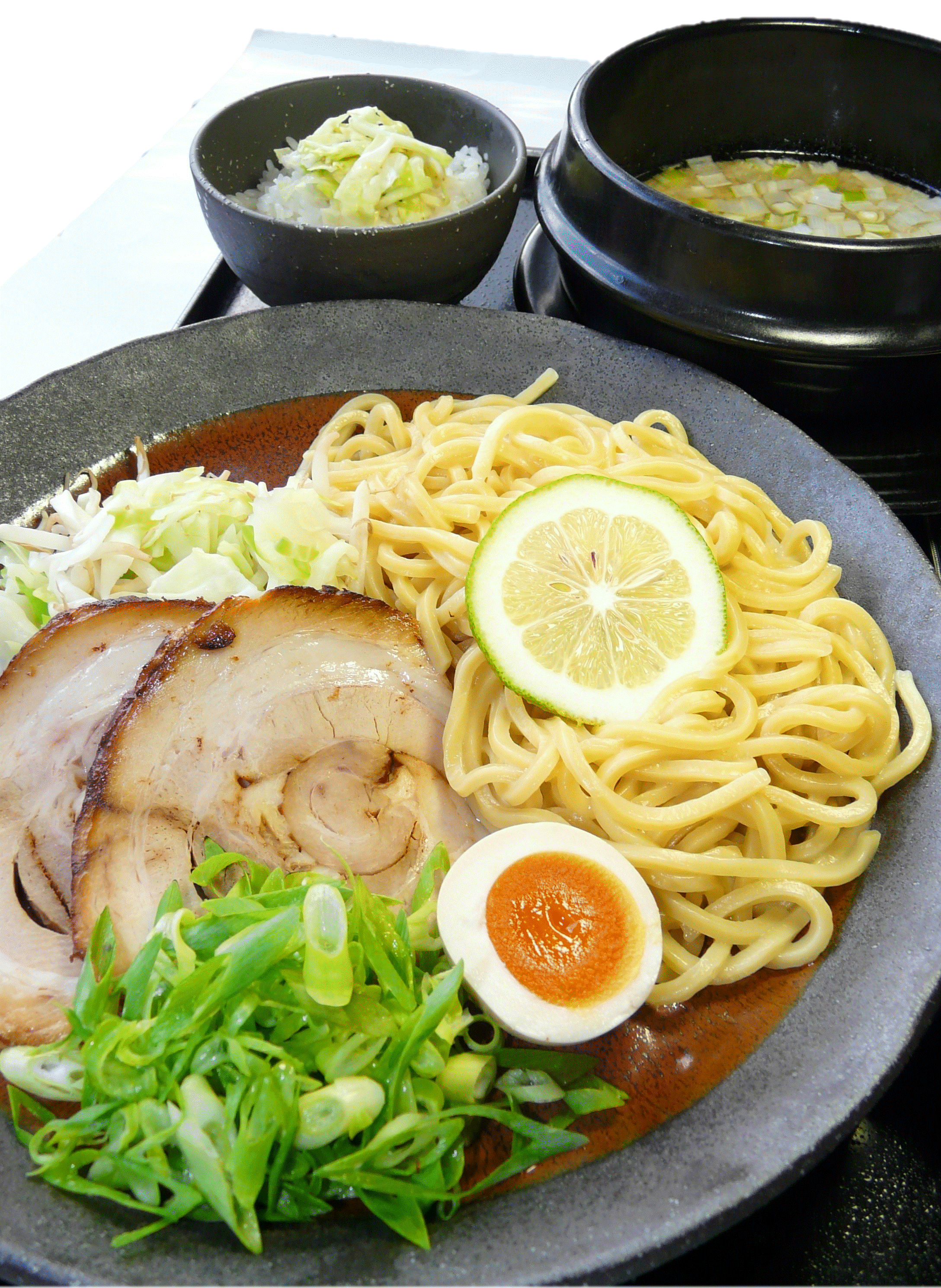 大人気の極太つけ麺