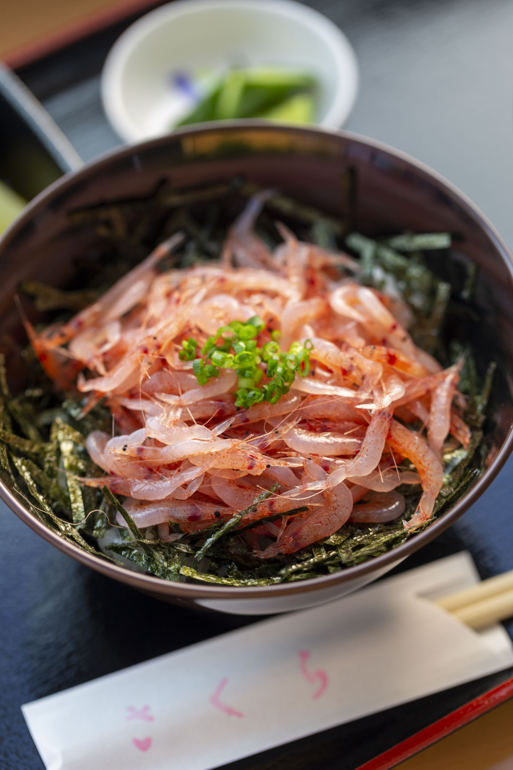 獲れたての生桜えびをどん
鮮度抜群の生桜えびの丼
