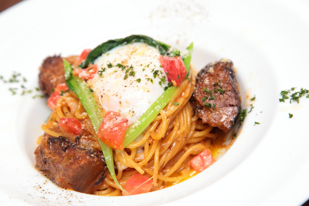 伊豆牛の温玉のせパスタ