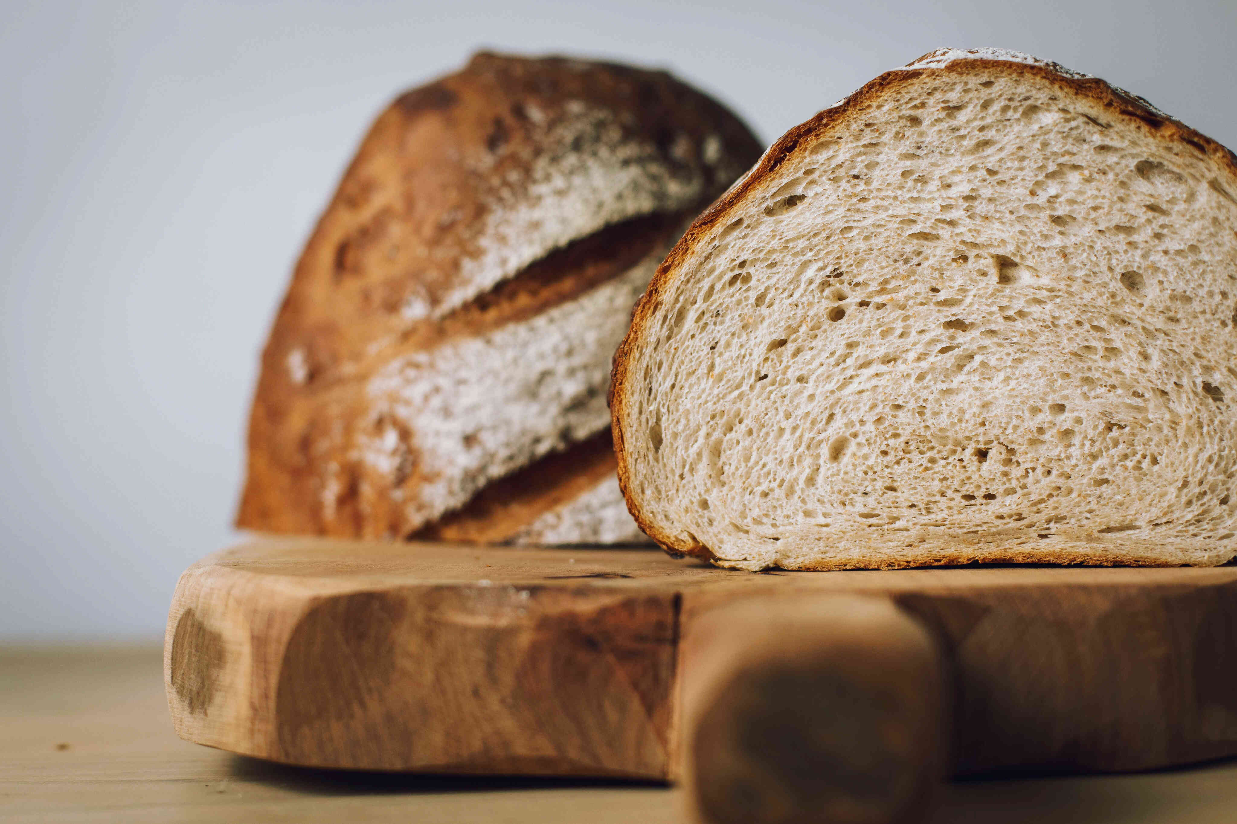 サンドイッチに使用するパンは毎日店舗で焼き上げたカンパーニュを使用。