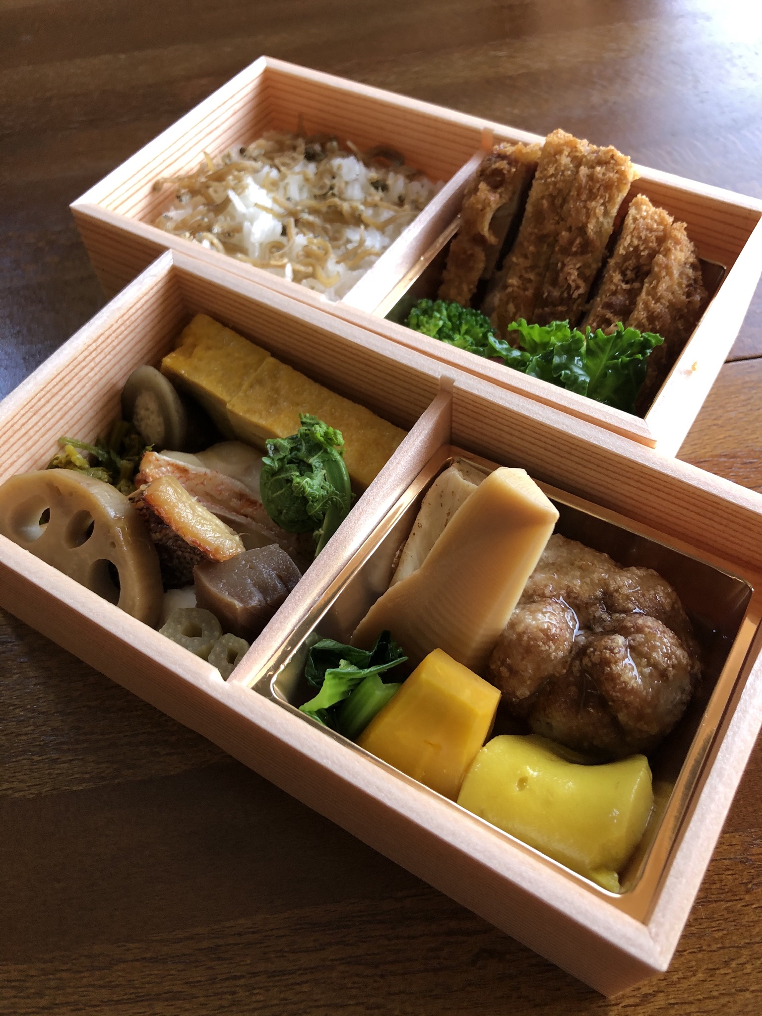 お弁当、テイクアウトも承っております。