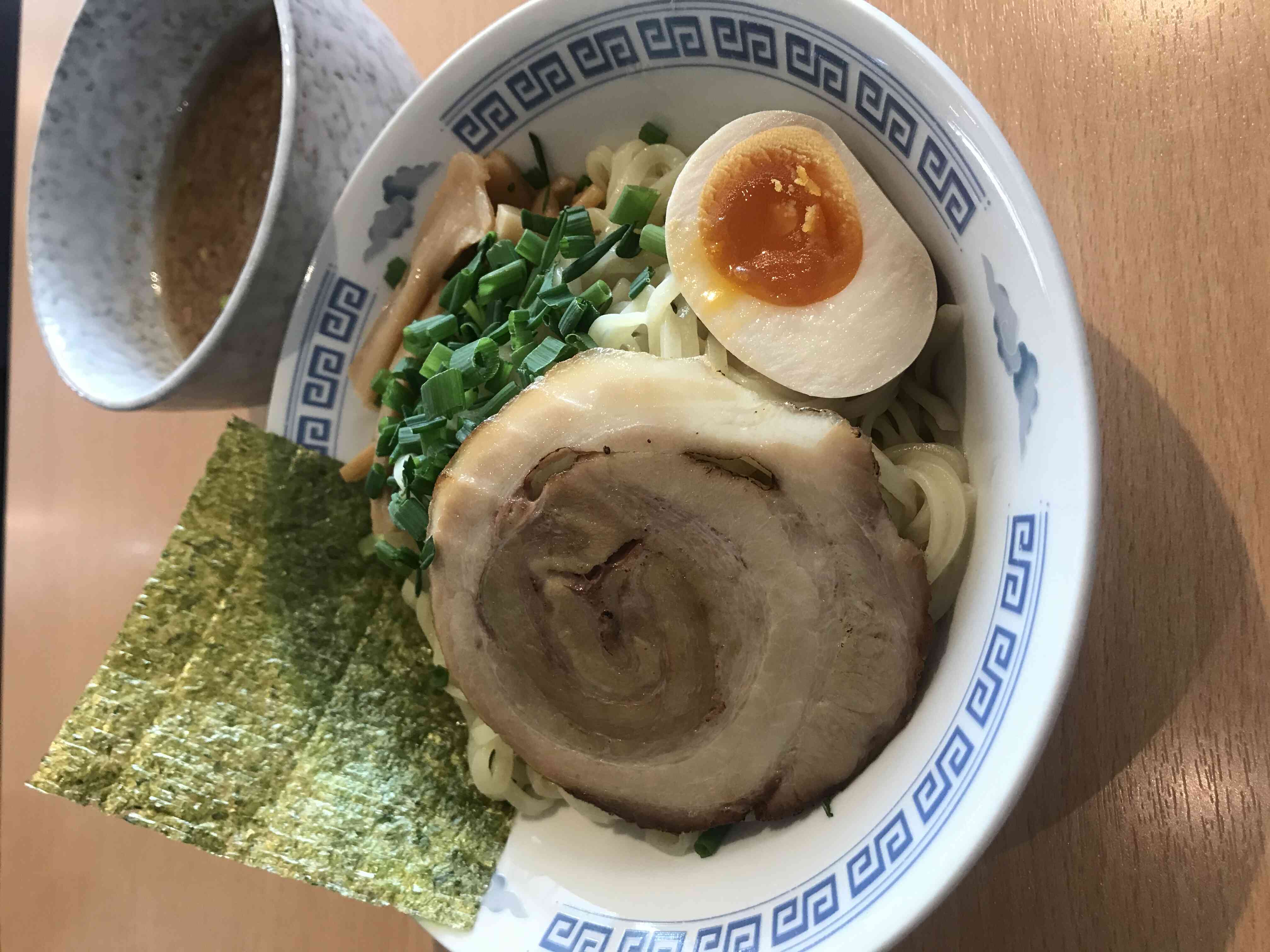 大人気の背脂魚系つけ麺