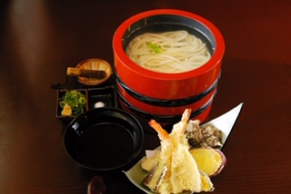 大海老2尾と野菜天ぷらの釜揚げおうどん