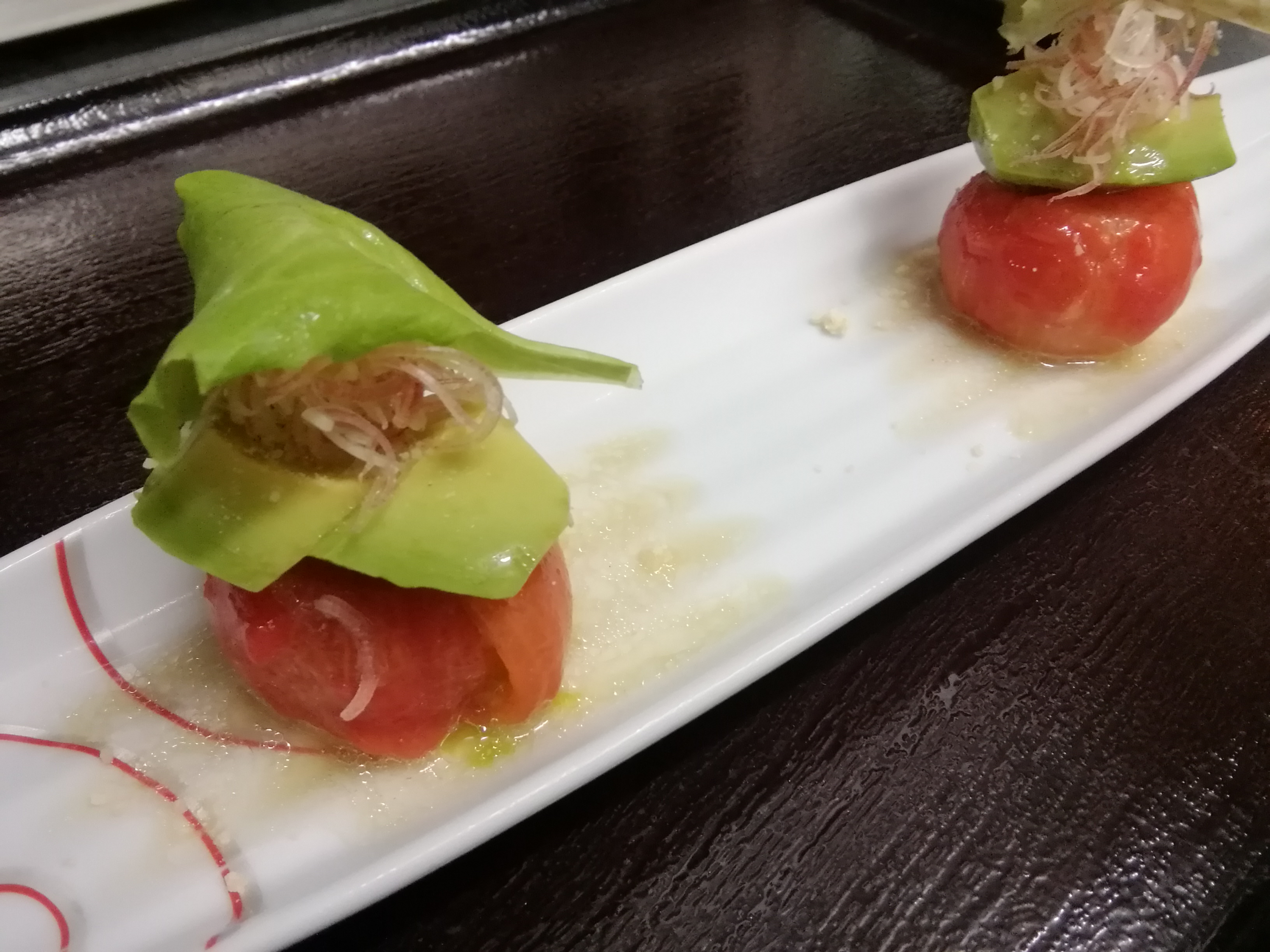 フルーツトマトとアボカドの山葵ドレッシングです
静岡のフルーツトマトと言えばアメーラです。これを食べたら他のトマトは食べられません。