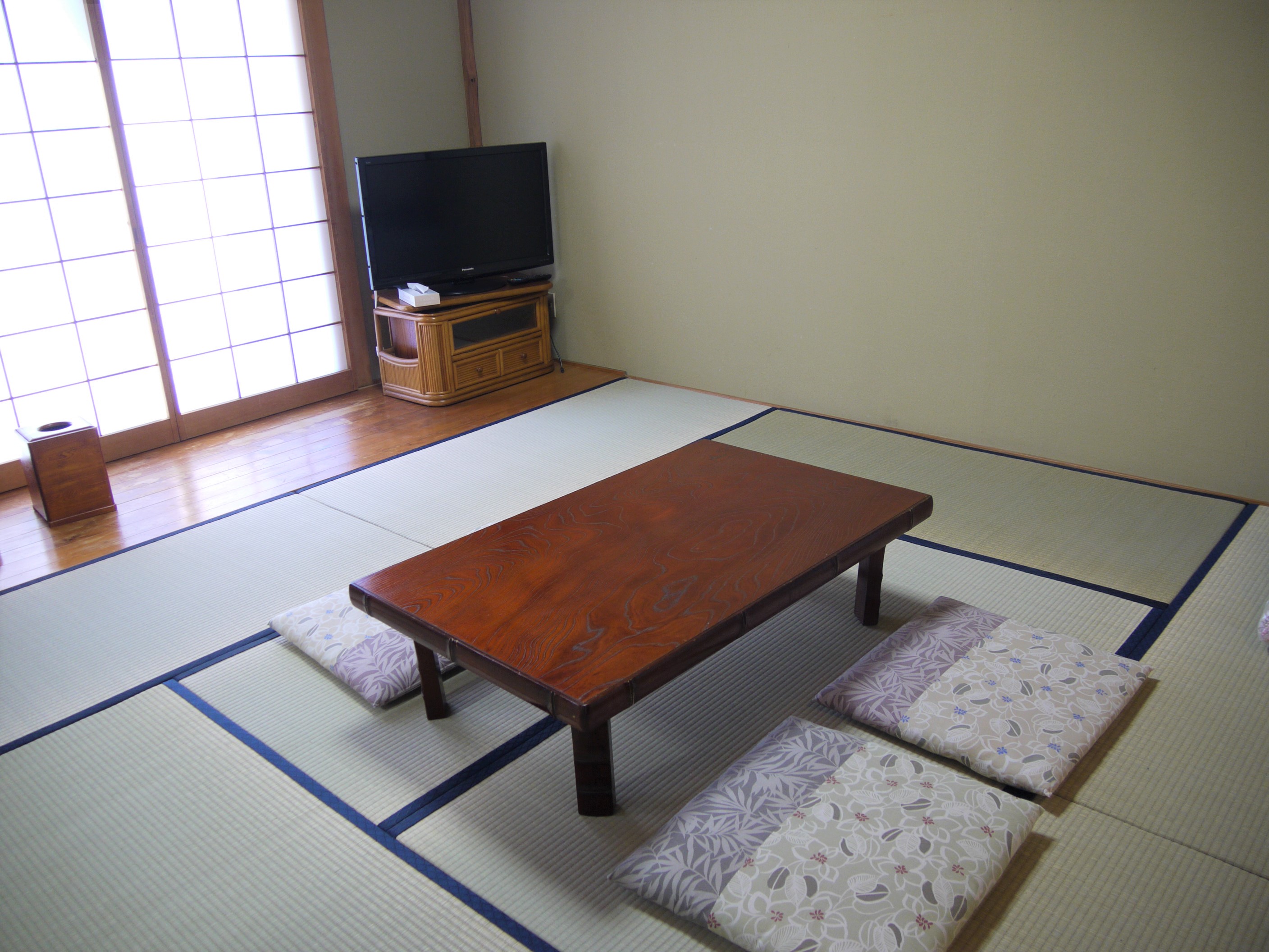 和室(８畳、定員４名)