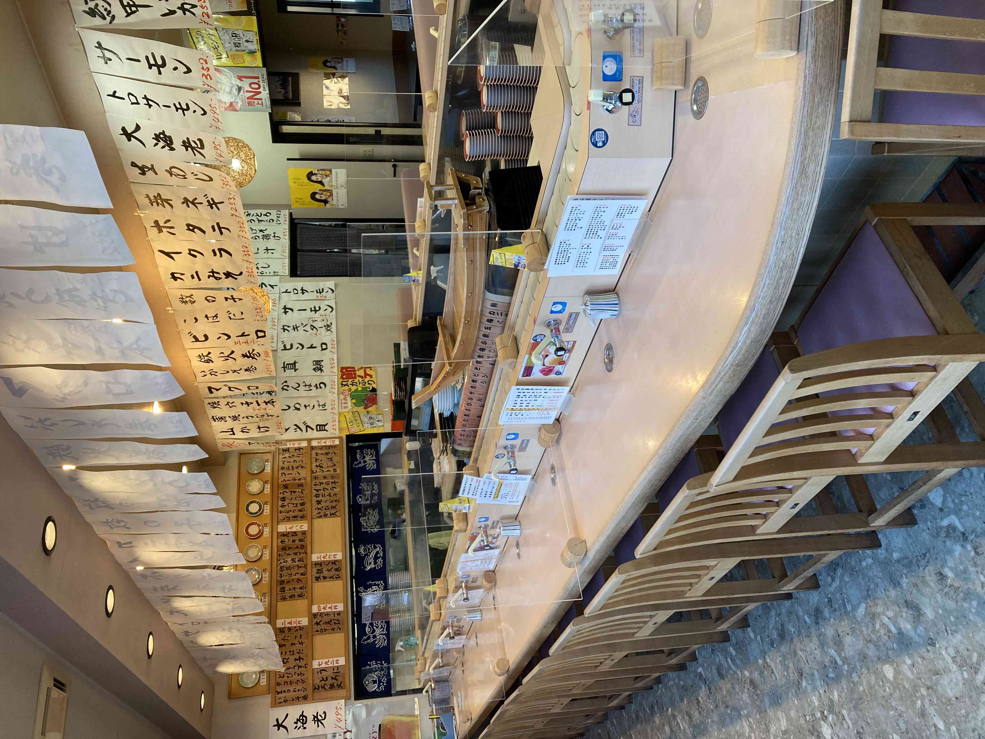 店内です。御座敷もあります。