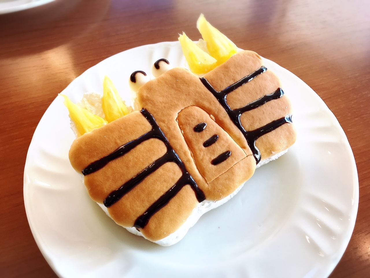 静岡県ご当地パン「かにぱん」のリプルオリジナル「かにトッツオ」。