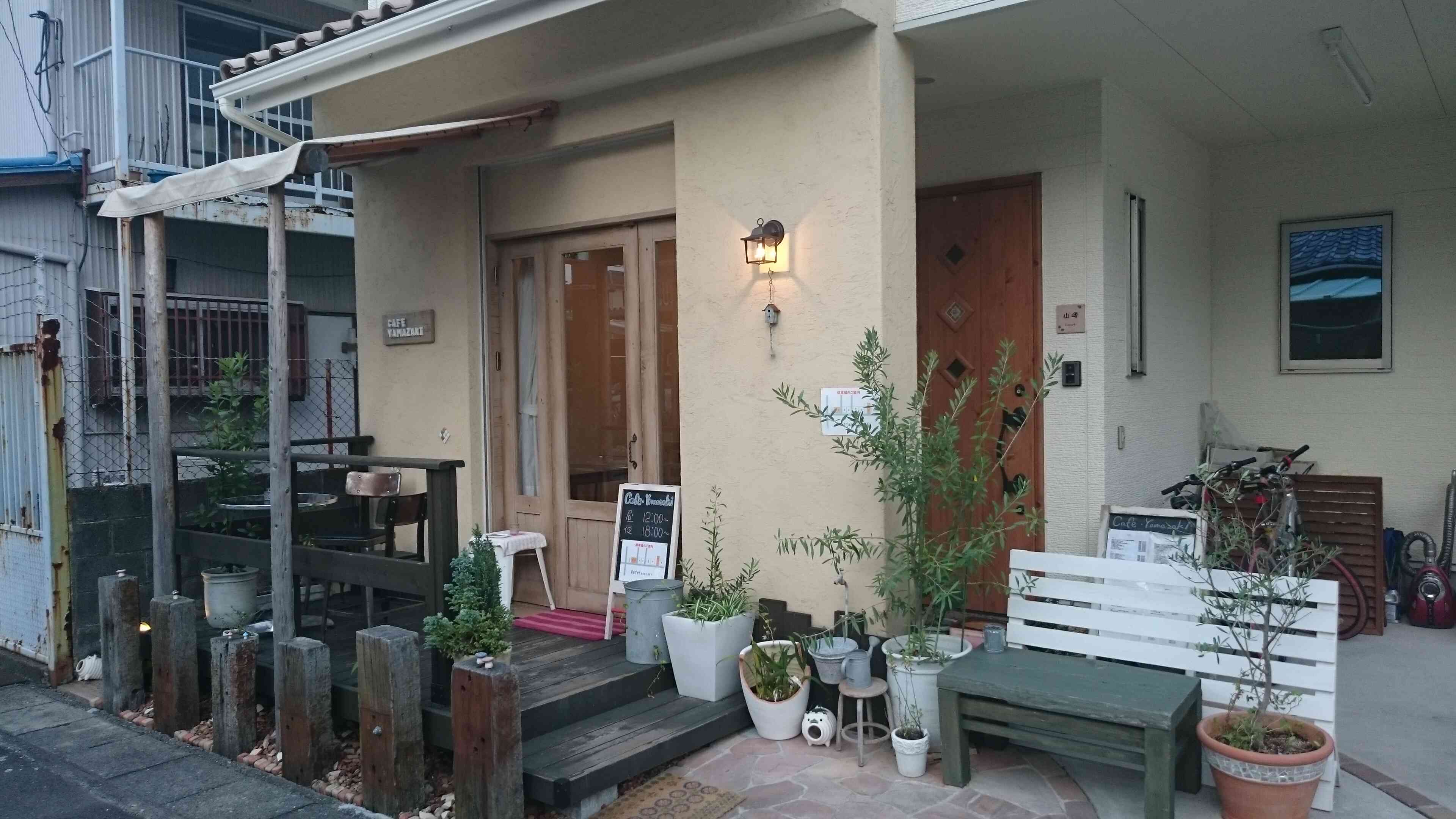 住宅街で自宅の中にお店がある感じなので少し分かりずらいです