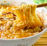 満堂紅自慢の酸辣湯麺。ここでしか食べられない酸味と香が癖になる逸品なので、こちらを目当てに来店される方も&hellip;！この機会に本格中華オススメの逸品をご堪能ください。