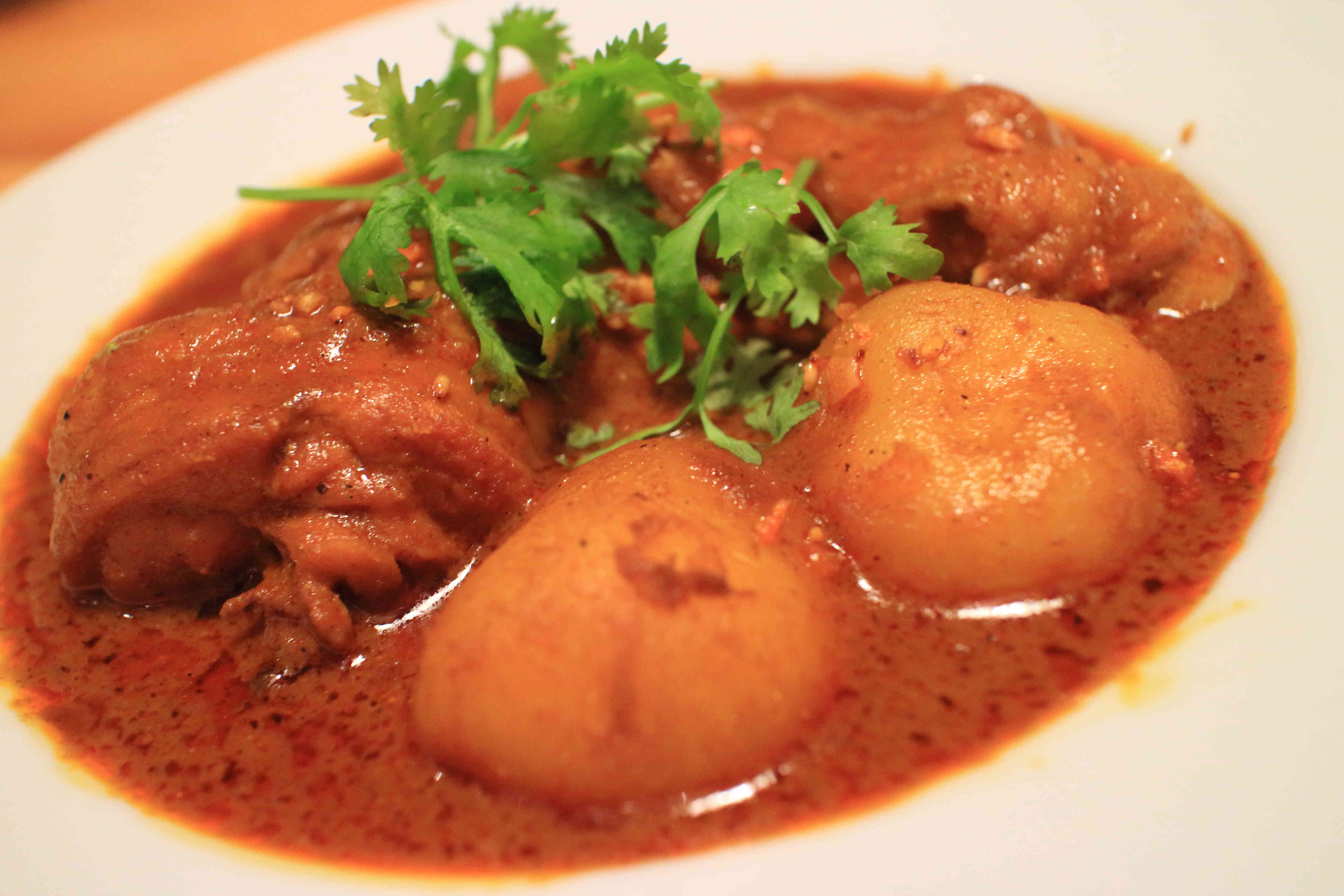 鶏骨付きもも肉入りカレー・ゲンマスマン