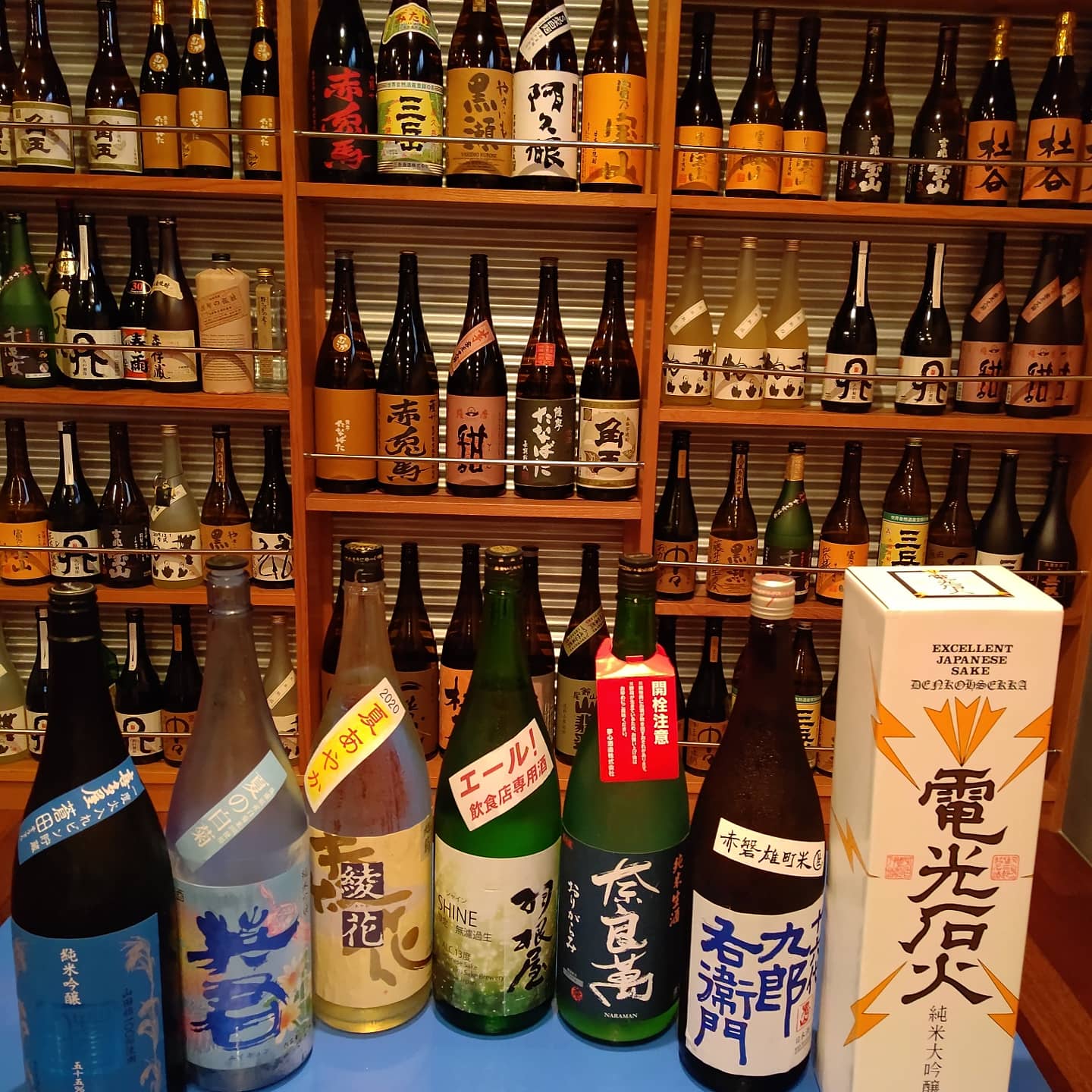 今が旬の日本酒と気の利いた酒肴。品書きを眺めるだけで喉が鳴る…純米酒・純米吟醸酒を中心に米の旨さが味わえる充実のラインナップ！九州出身の店主が揃える本場鹿児島の本格焼酎も見逃せない