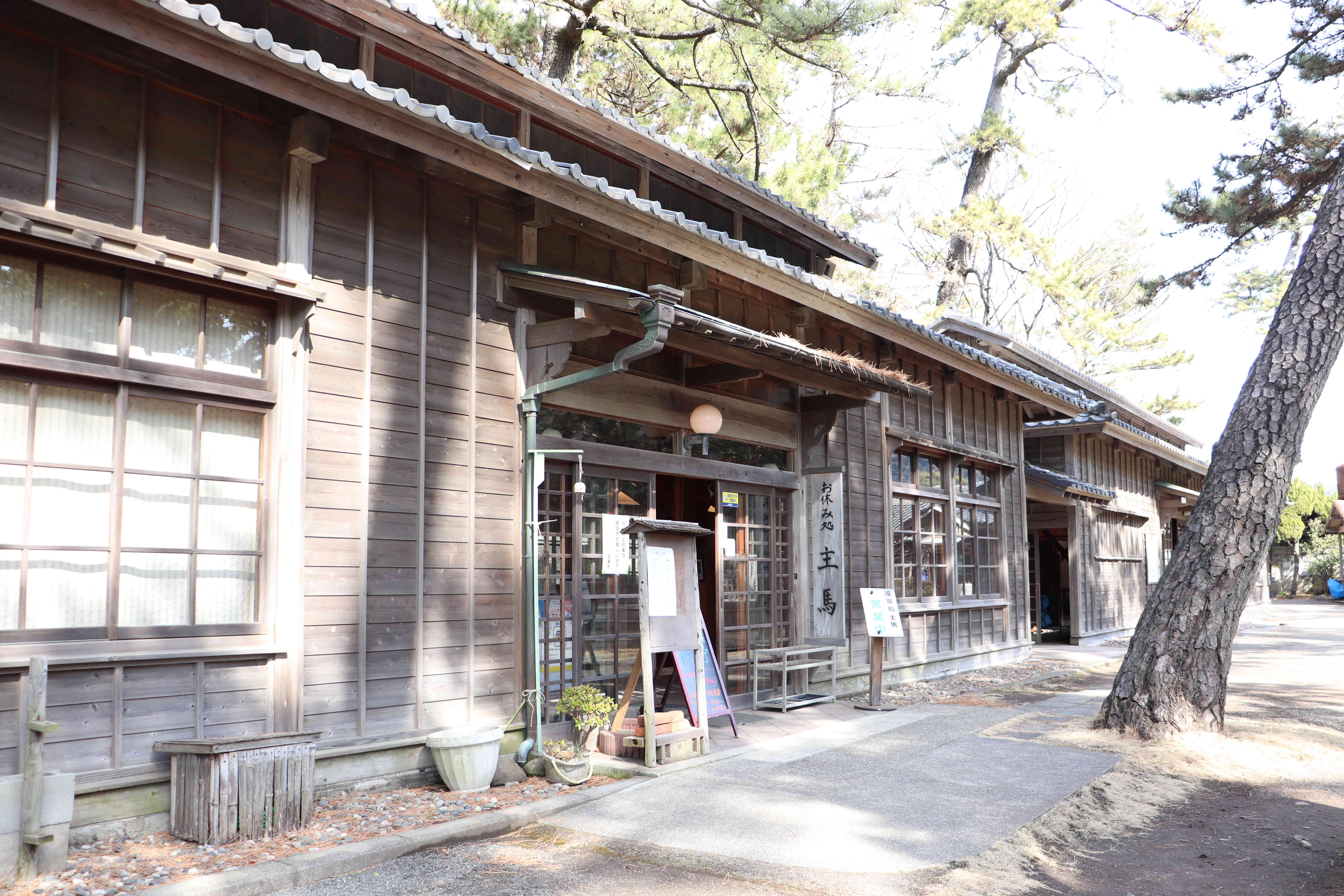 旧本邸の厩舎を改装しており、当時の余韻を残した造りとなっています。