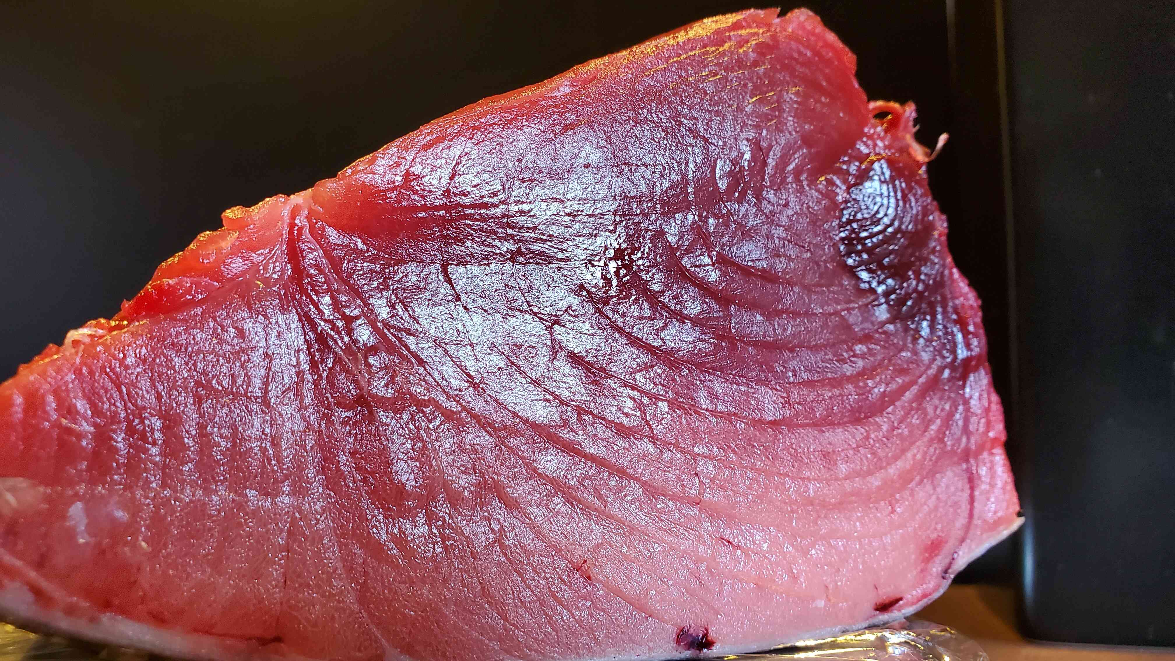自慢のお刺身。
これは天然生本マグロです。