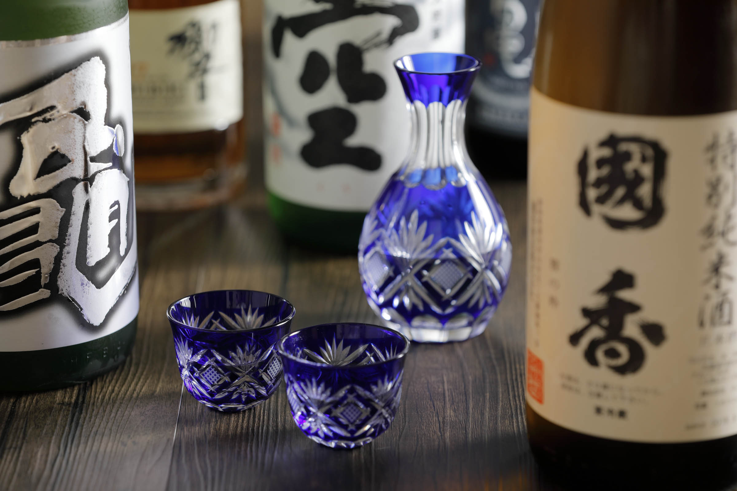 地酒を中心に日本酒・焼酎・ウイスキー多数取り揃えてございます。