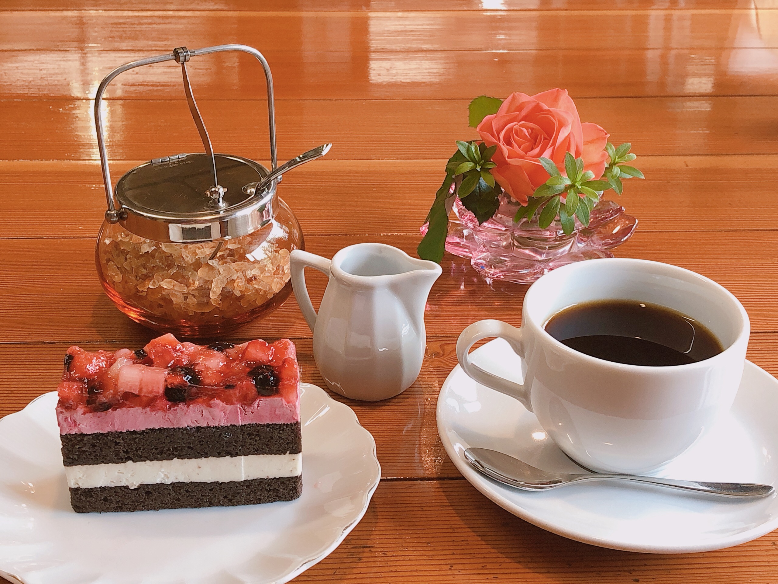 銘水コーヒーとケーキのセット