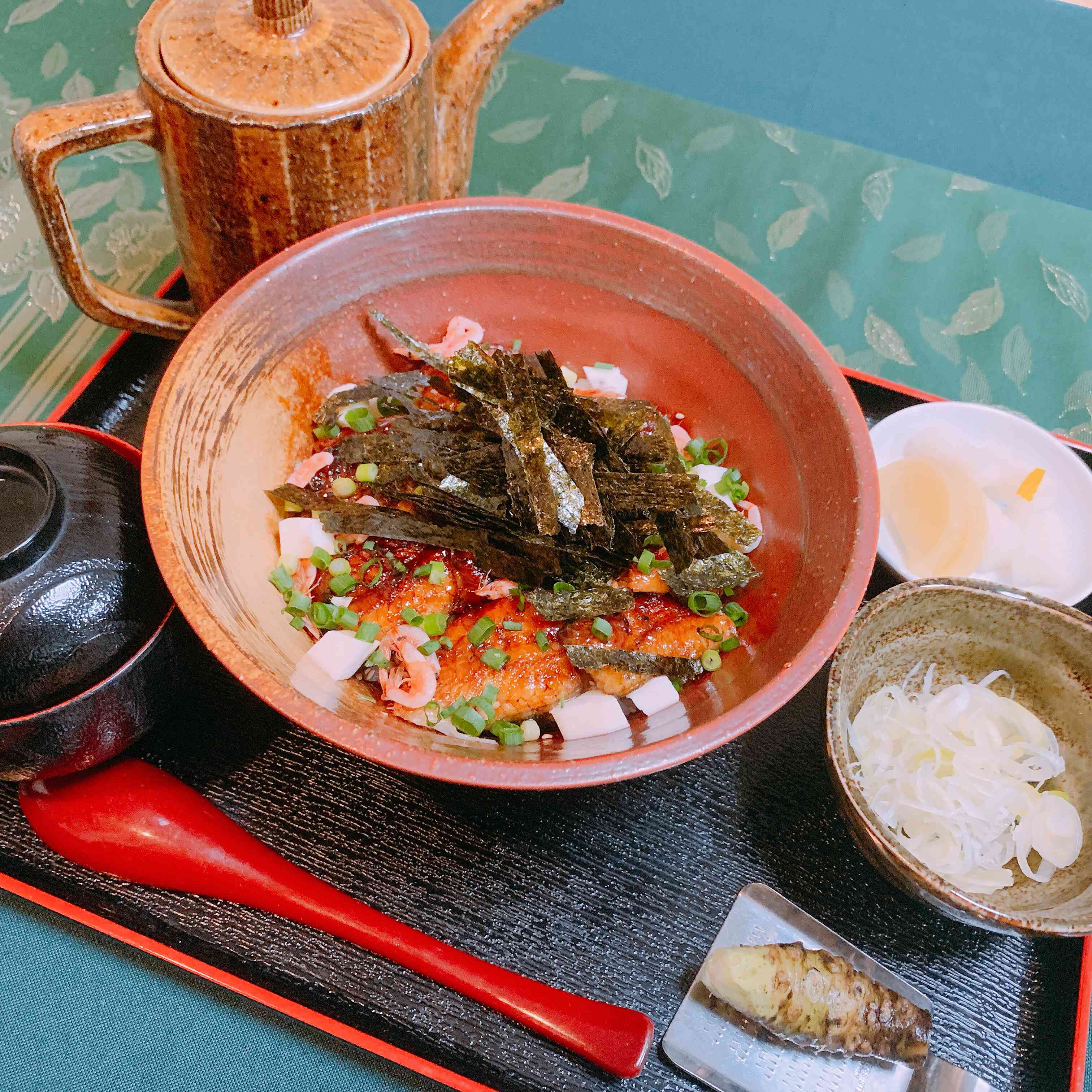 静岡の味覚をひとつにした「駿河まぶし丼」