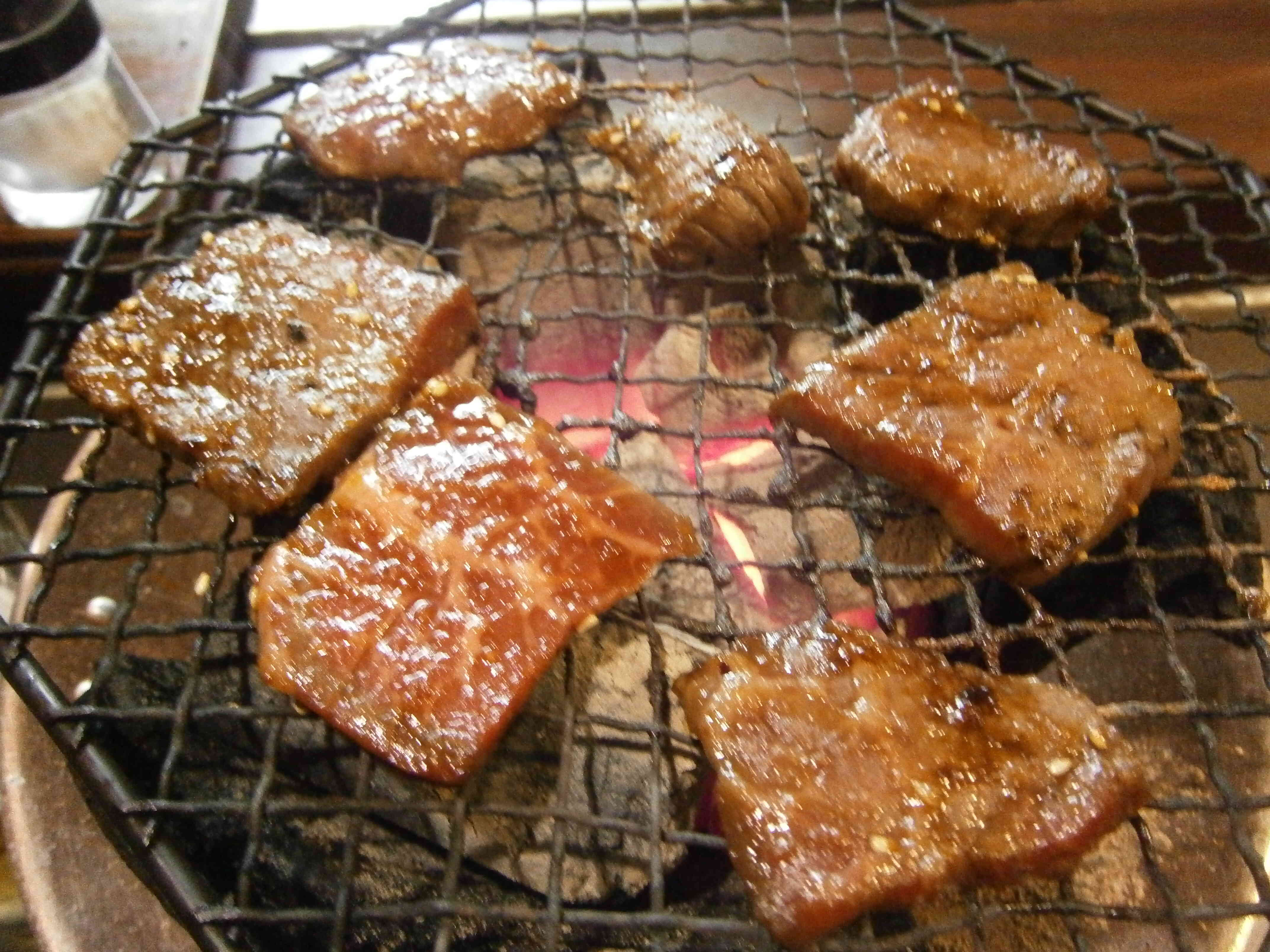 炭を使った焼肉。