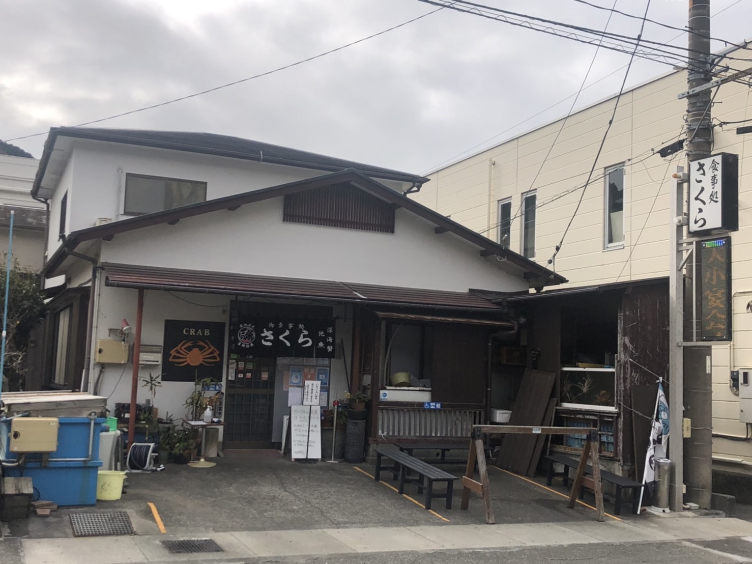 国道136号線沿い、東海バス馬場バス停側