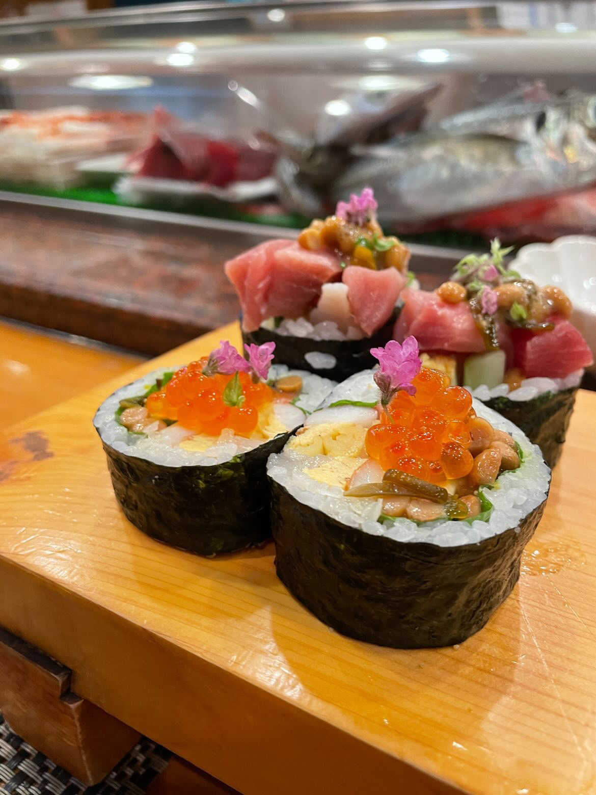 大人の納豆巻き　
納豆の他にマグロや白身魚、酢〆にしたものと野菜を一緒に巻いた当店オリジナルです。