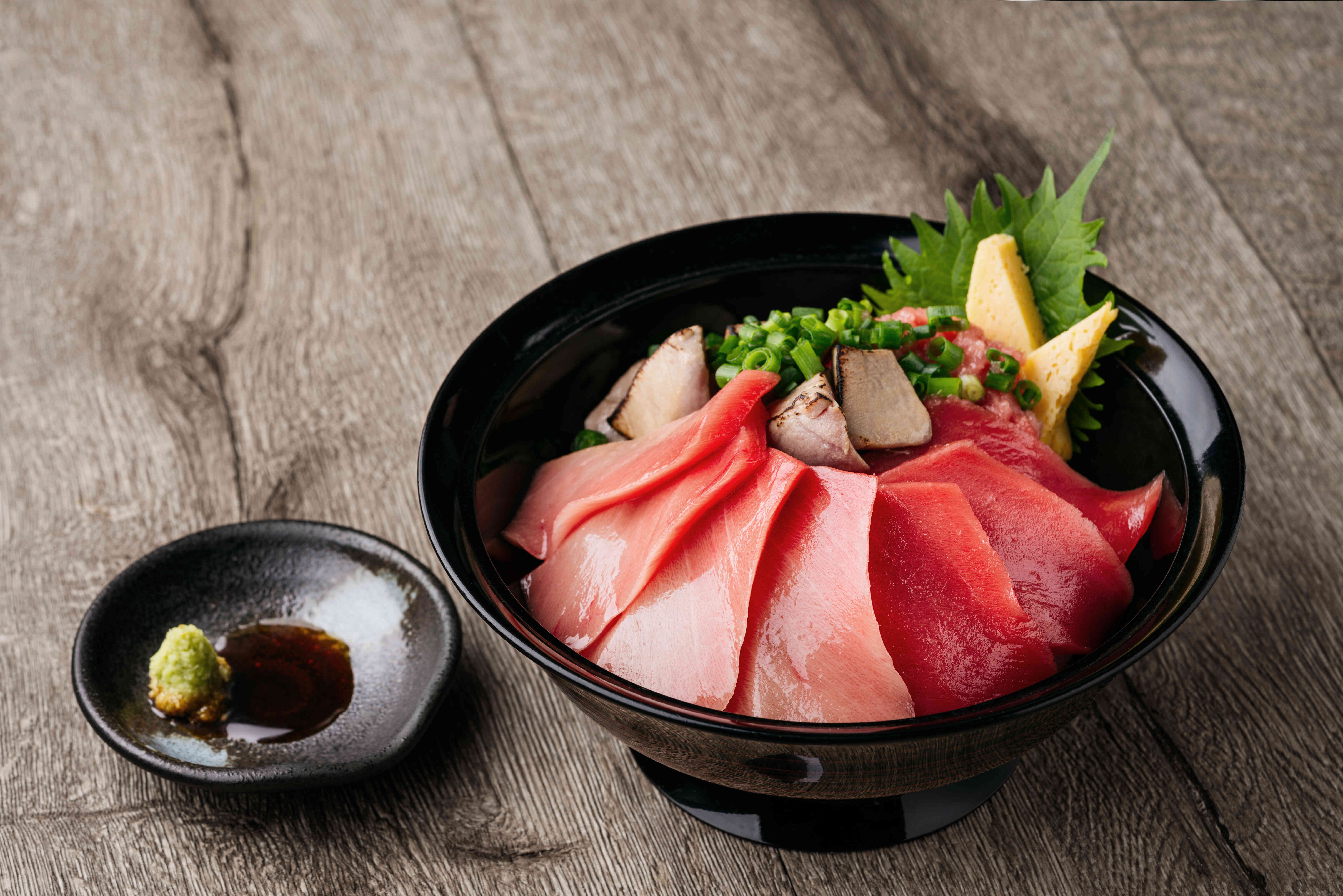 「当店【昼の部】いちおし、本まぐろ三昧丼」