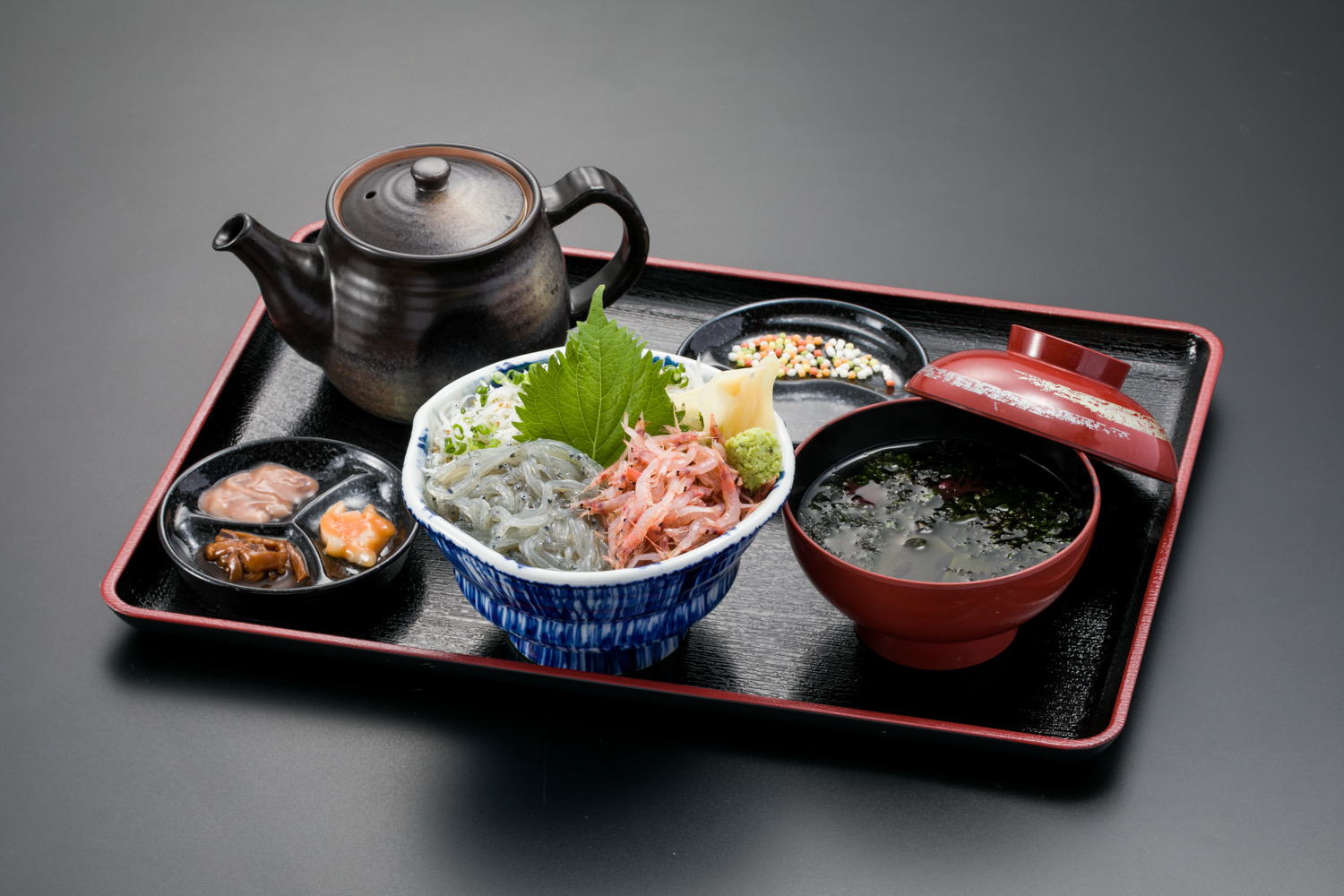 しらすと桜えびの三色丼