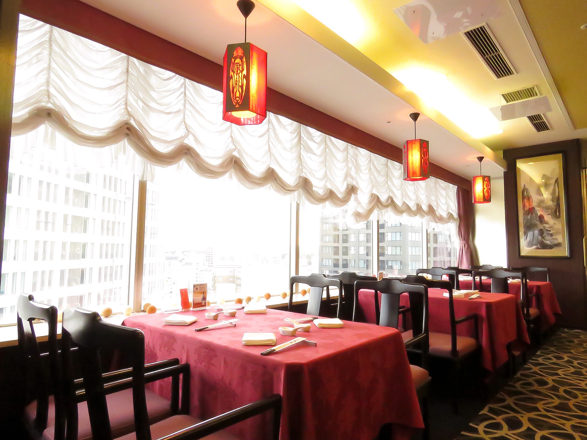 素敵な眺望と落ち着いた雰囲気のレストランで本格中華薬膳料理がお楽しみいただけます。