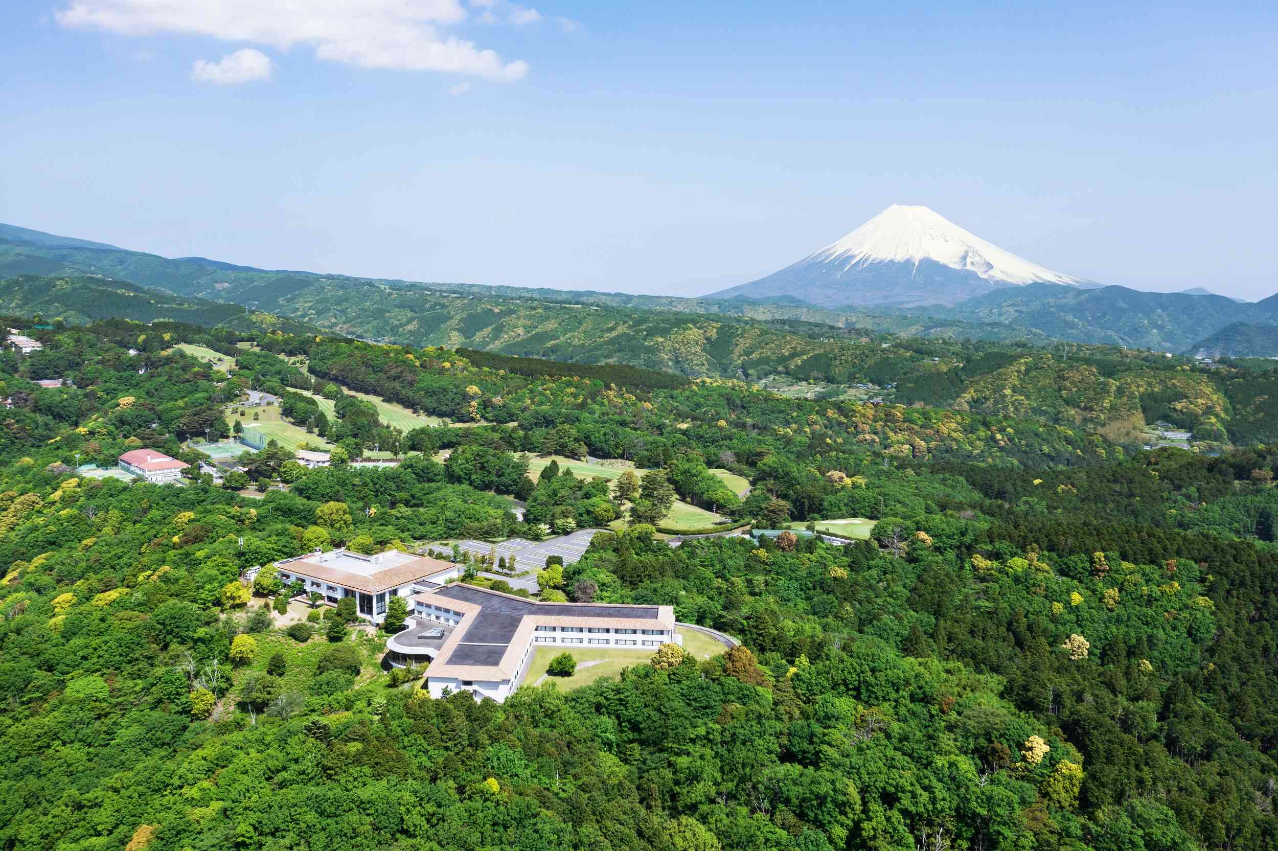 天城連山から富士山と、360度四方を見渡すことができる、眺望に恵まれた場所