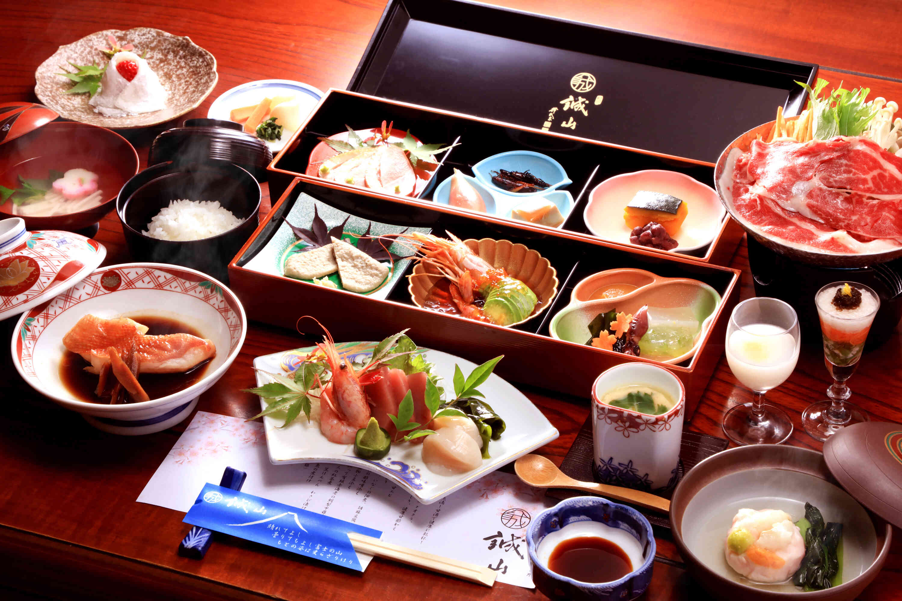 湯治のお客様はじめ、ご旅行、ご会食など用途に応じてアレンジさせていただきます。