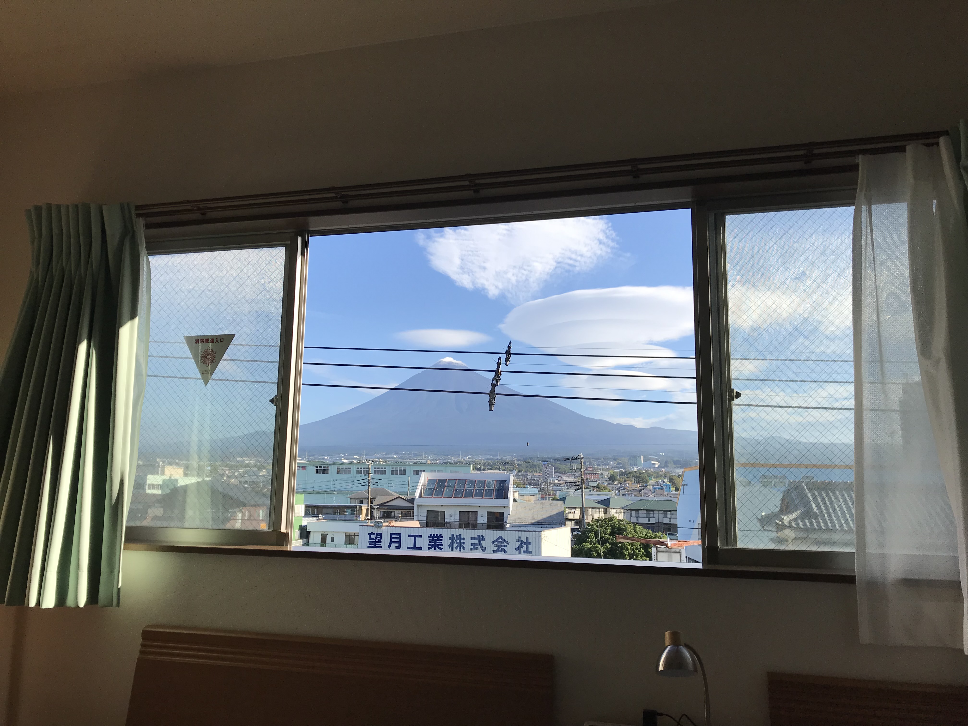 客室から撮影した富士山ビジネスホテル