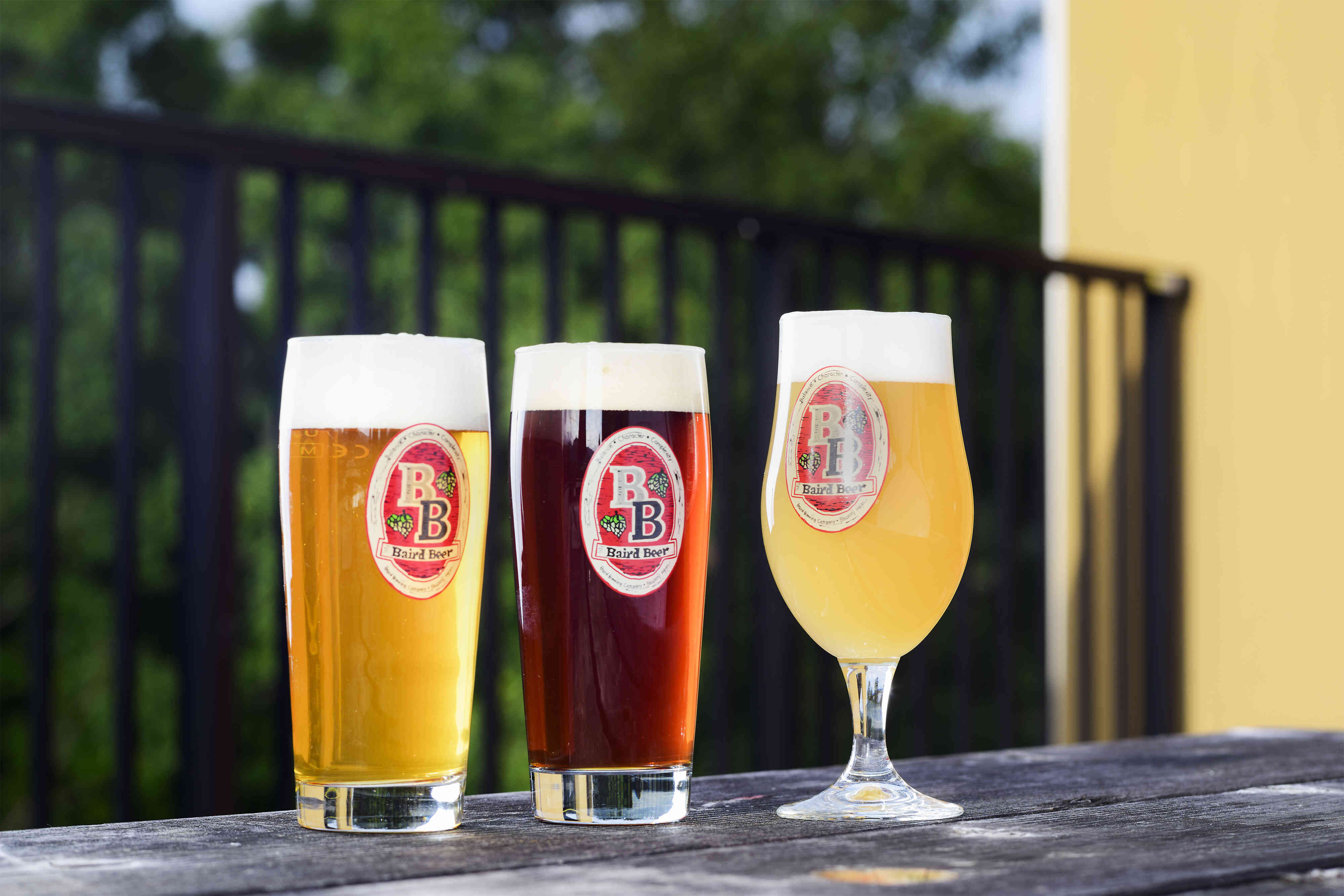 伊豆の自然に囲まれたテラス席で上質なクラフトビールを堪能できる