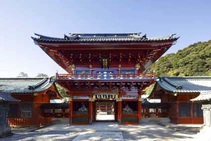 神部神社・浅間神社楼門。令和2年11月に漆塗り彩色工事竣工