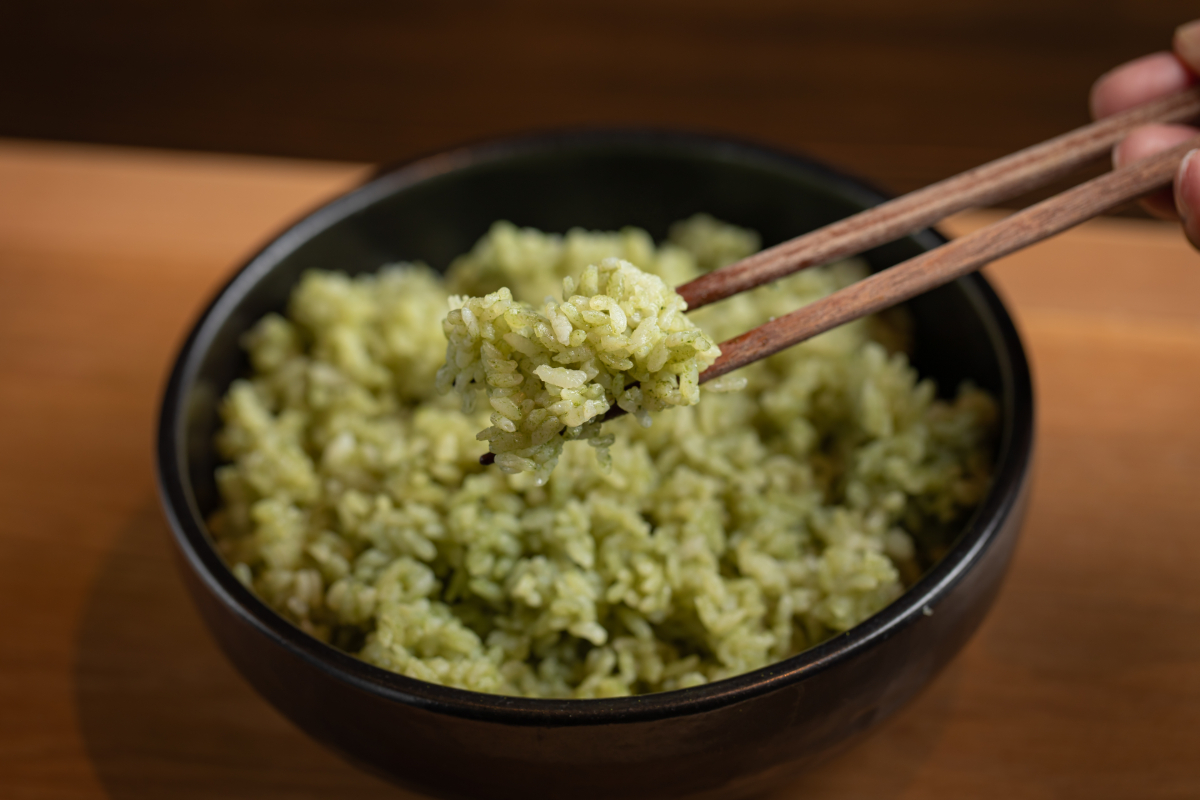 店内工場の製茶を使った緑茶ごはん