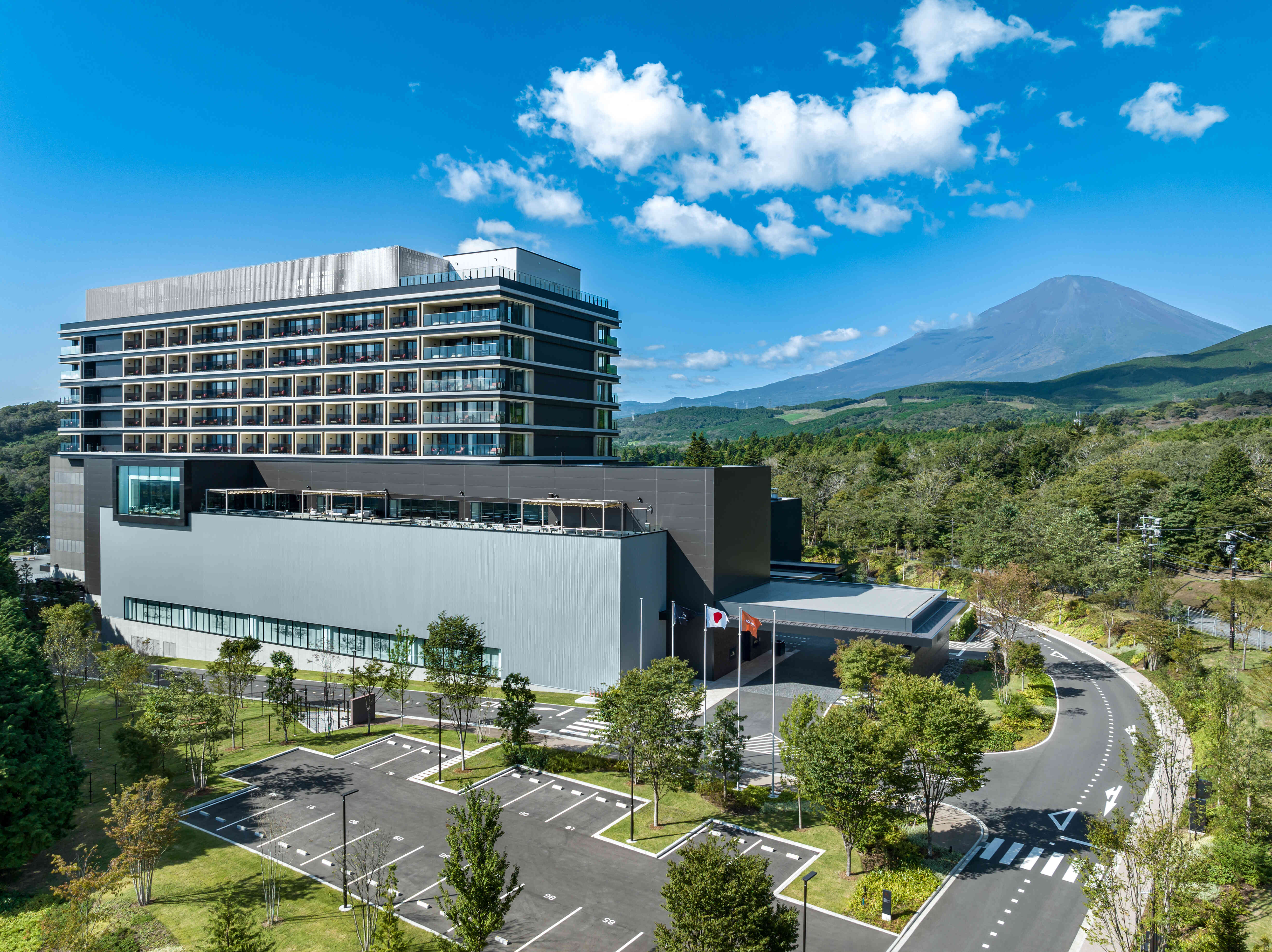 ホテル内の随所で美しい四季の富士山を眺めることができます。